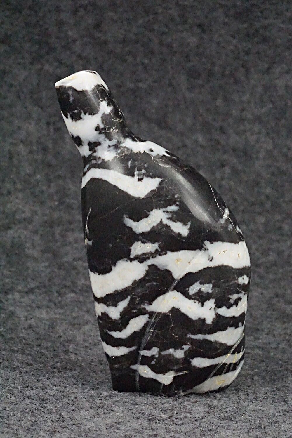 Bear Zuni Fetish Carving - Daphne Quam