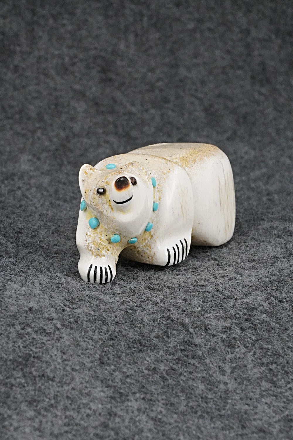 Bear Zuni Fetish Carving - Claudia Peina