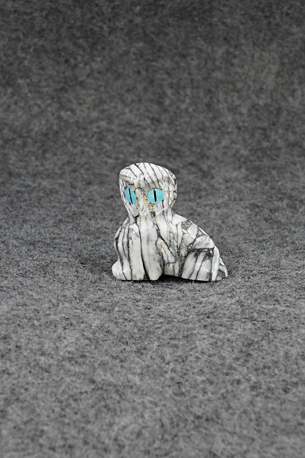 Owl Zuni Fetish Carving - Andres Jernention