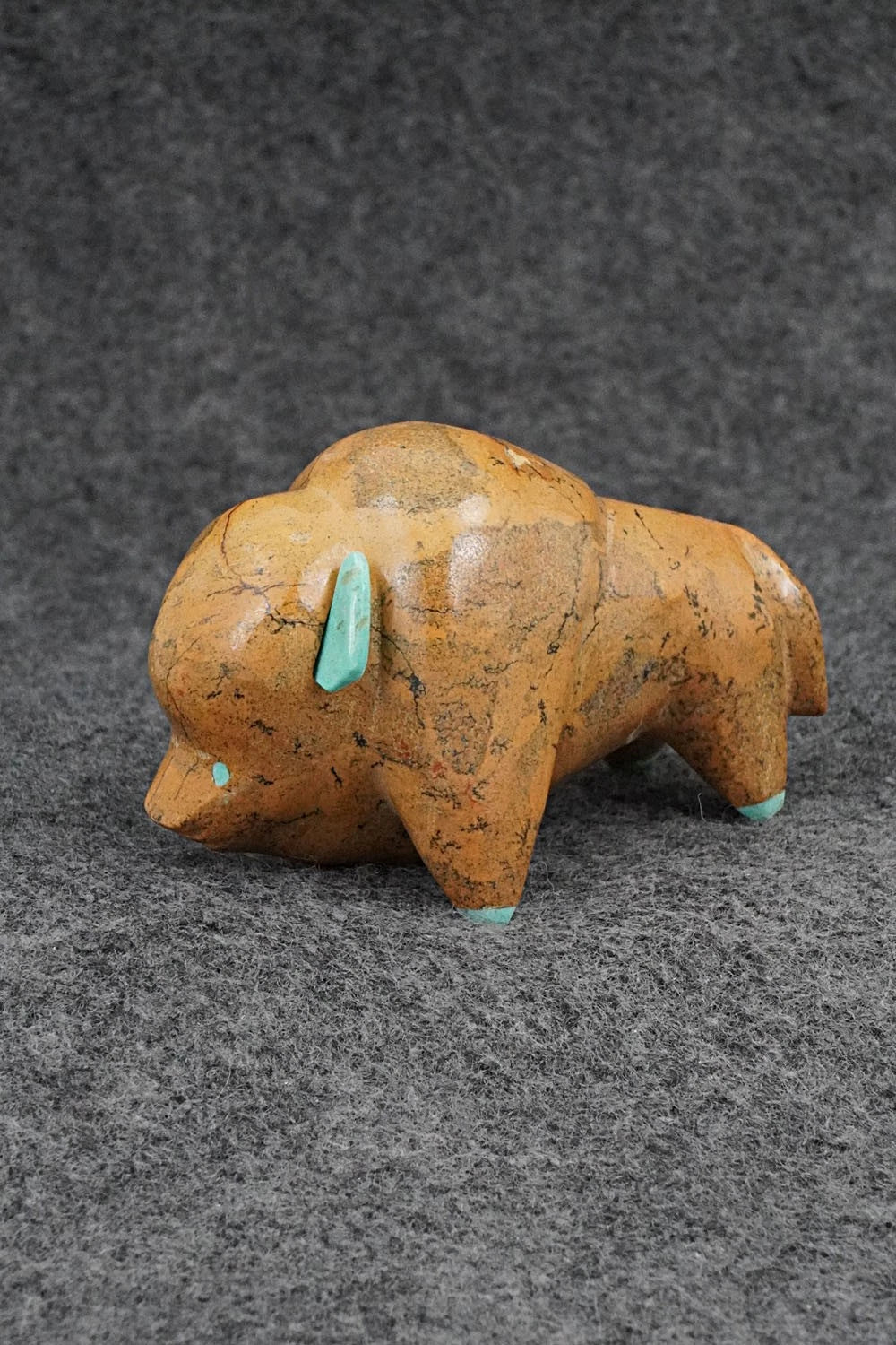 Buffalo Zuni Fetish Carving - Enrike Leekya