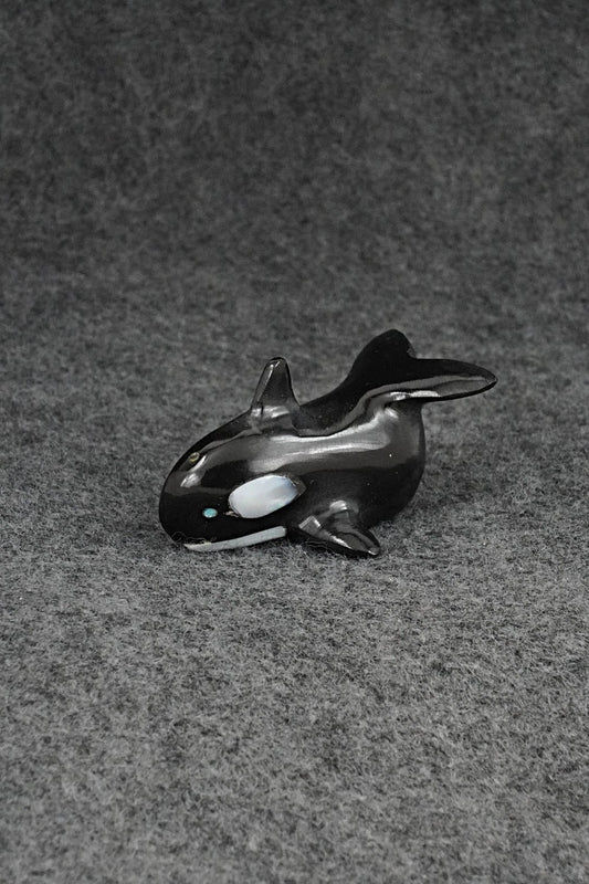 Whale Zuni Fetish Carving - Calvart Bowannie