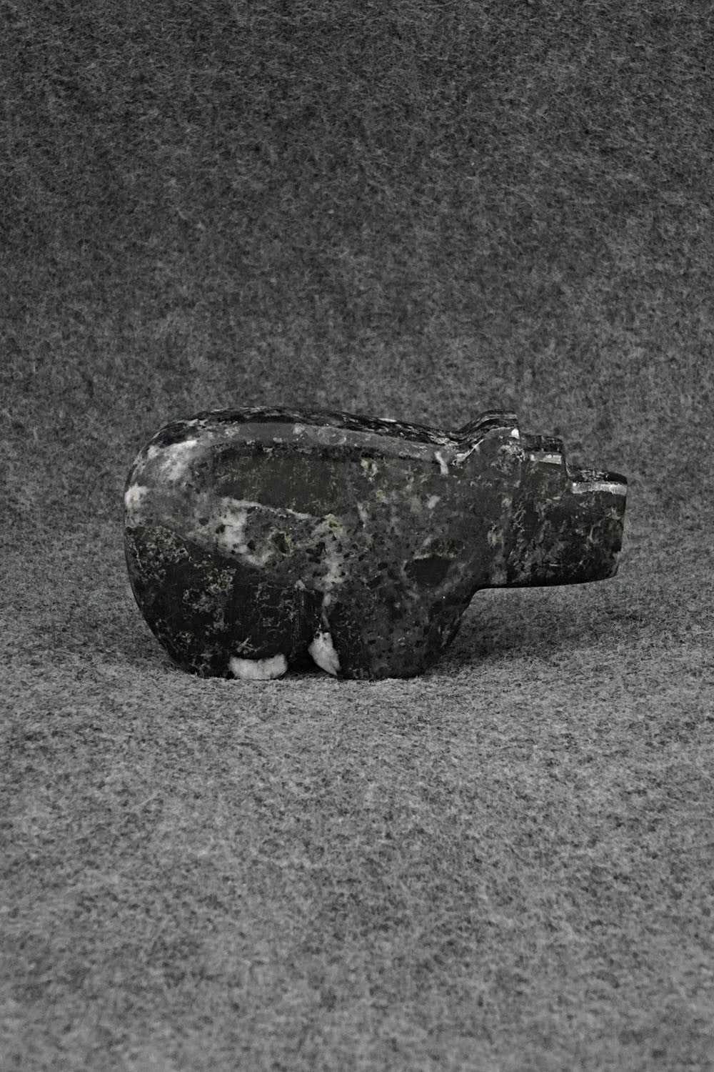 Bear Zuni Fetish Carving - Bernard Laiwakete