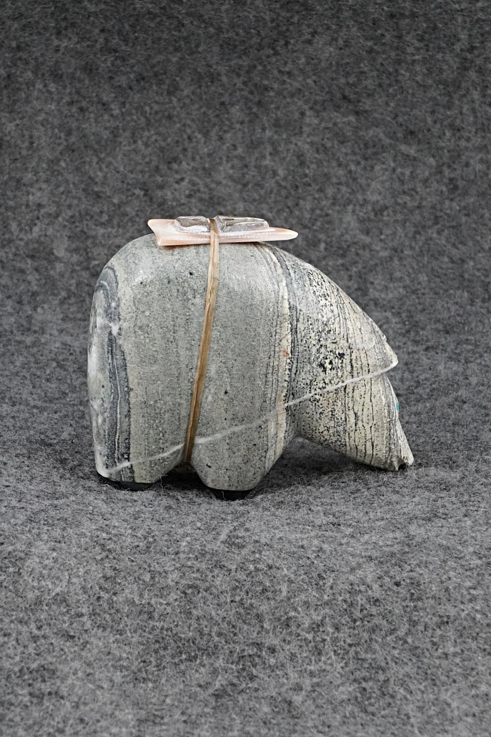 Bear Zuni Fetish Carving - Delvin Leekya