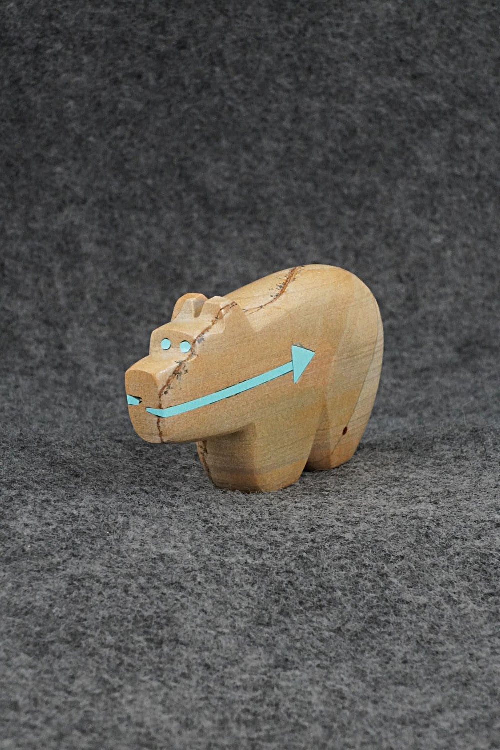 Bear Zuni Fetish Carving - Bernard Laiwakete