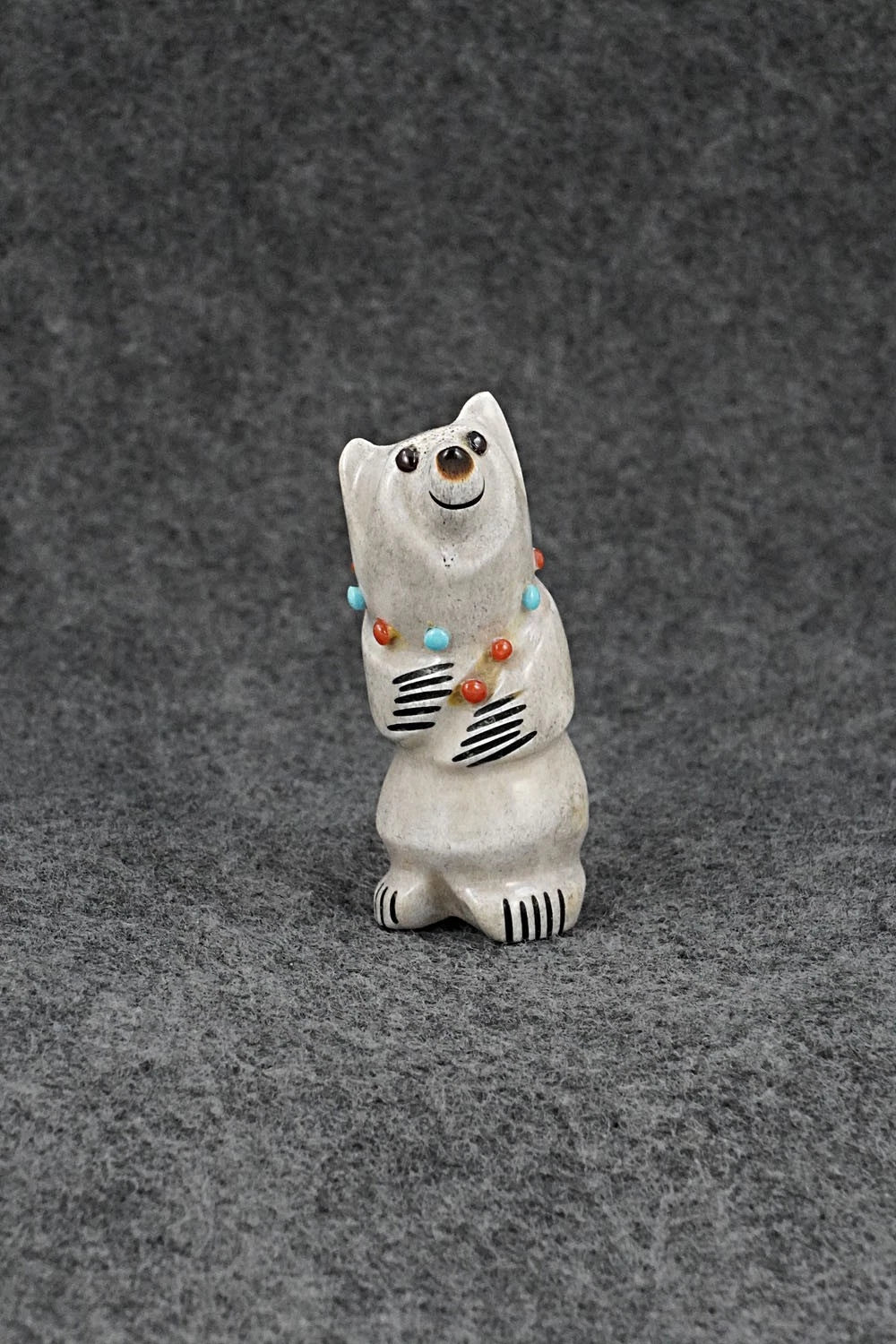 Bear Zuni Fetish Carving - Claudia Peina