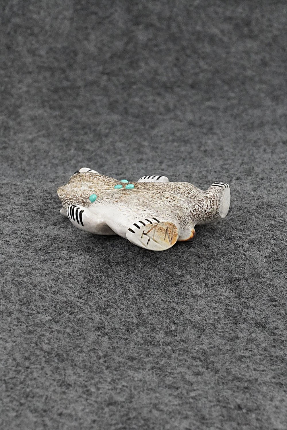 Bear Zuni Fetish Carving - Claudia Peina