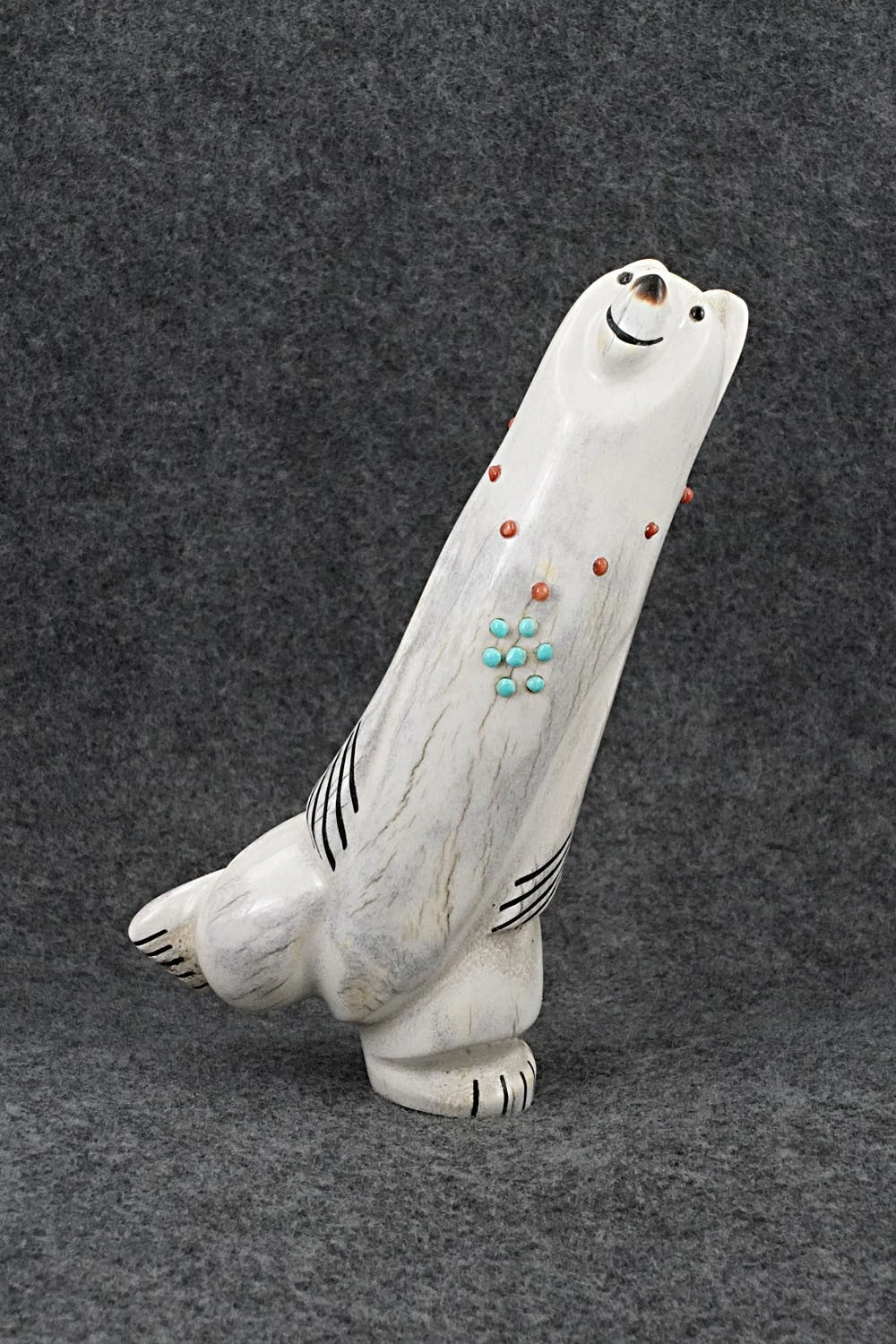 Bear Zuni Fetish Carving - Claudia Peina