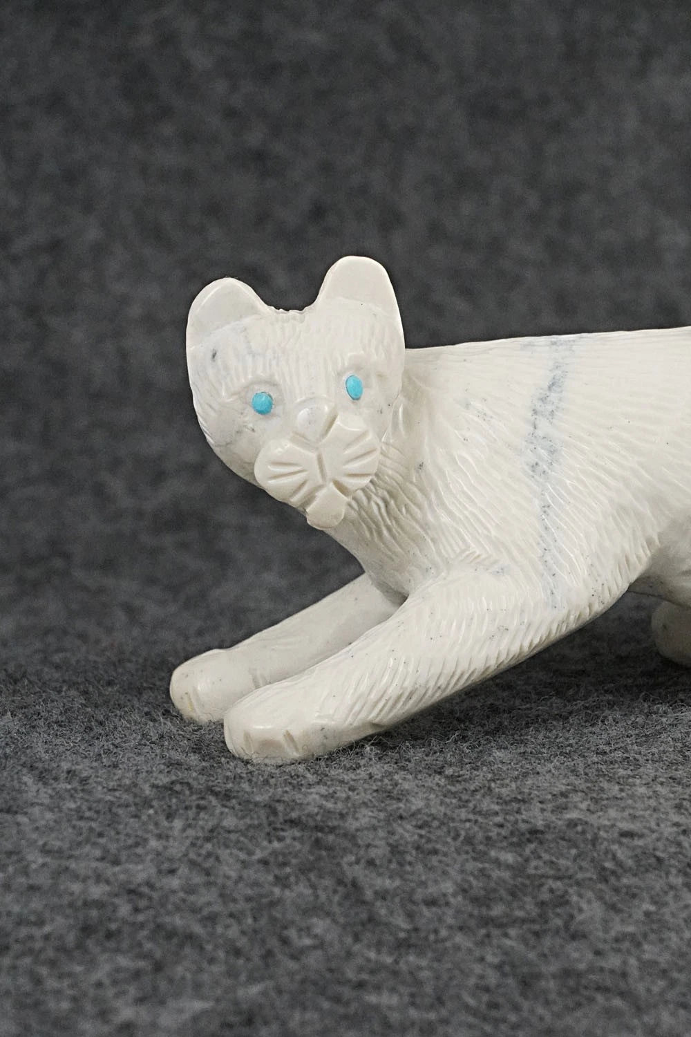 Mountain Lion Zuni Fetish Carving - Wilfred Cheama