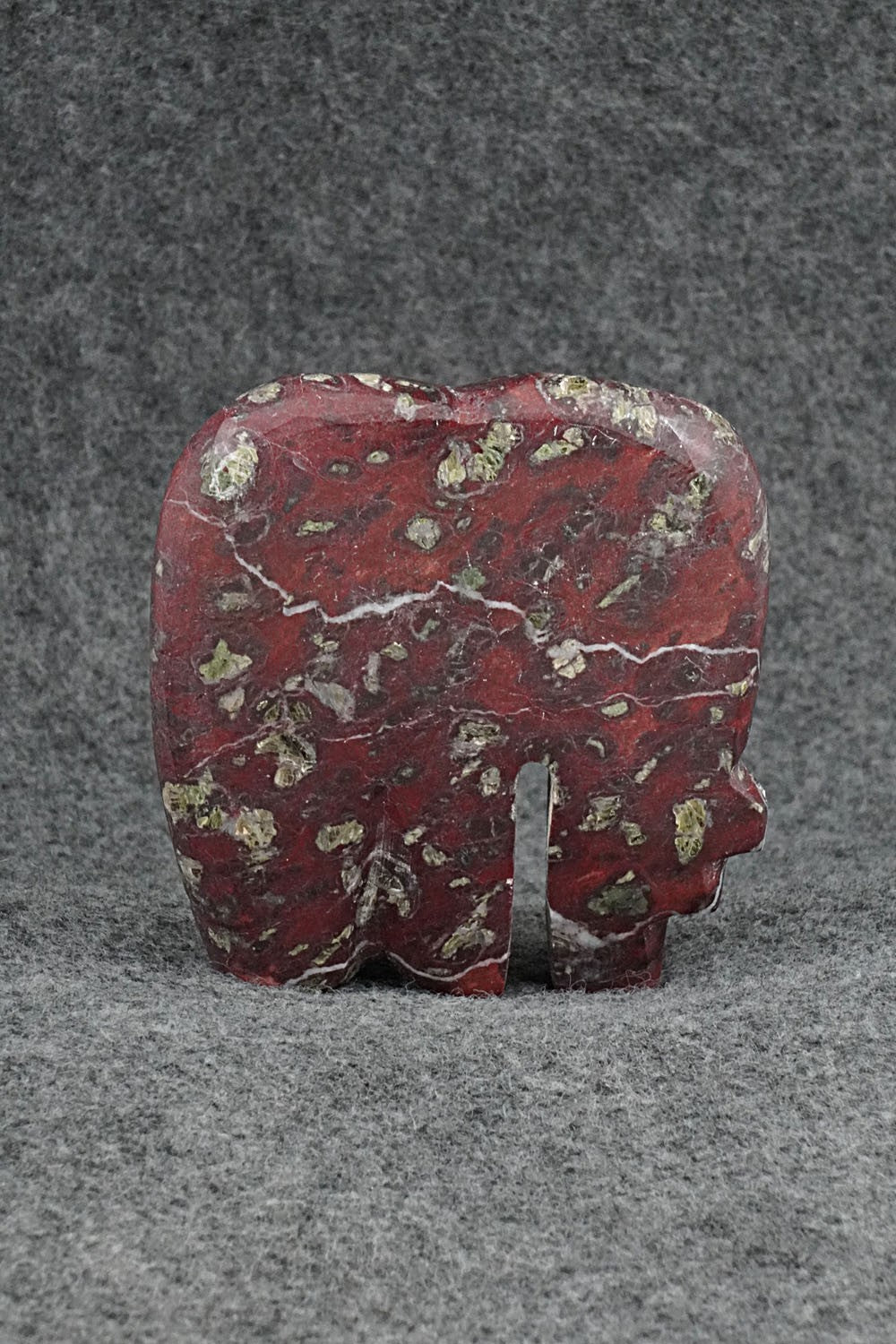 Bear Zuni Fetish Carving - Bernard Laiwakete