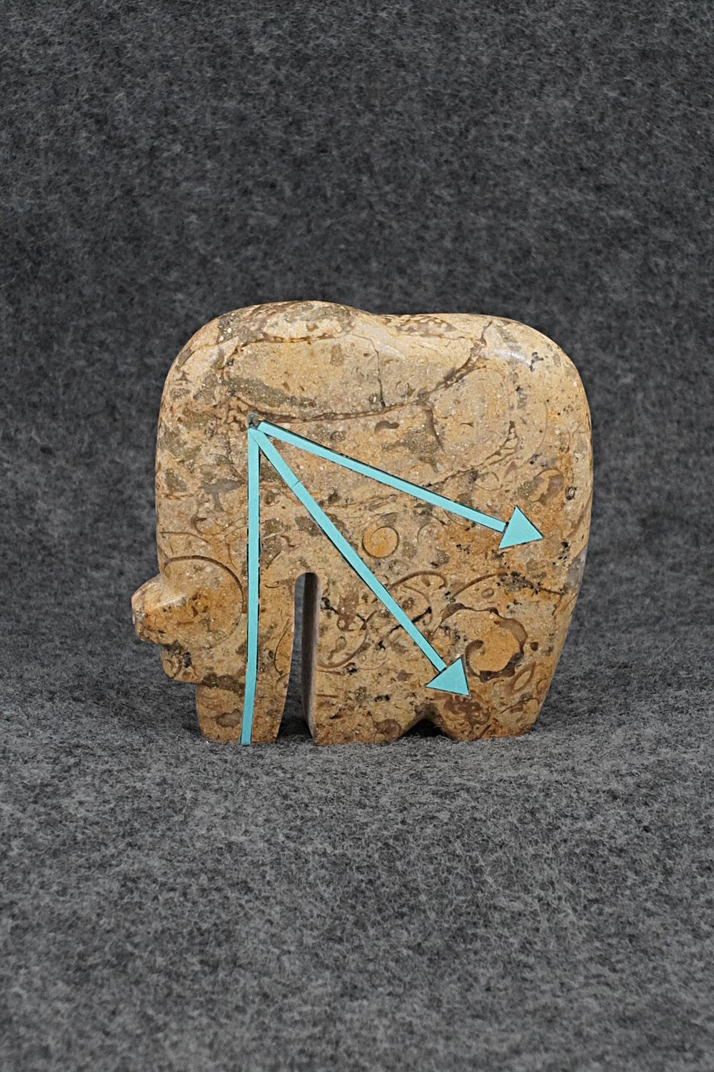 Bear Zuni Fetish Carving - Bernard Laiwakete