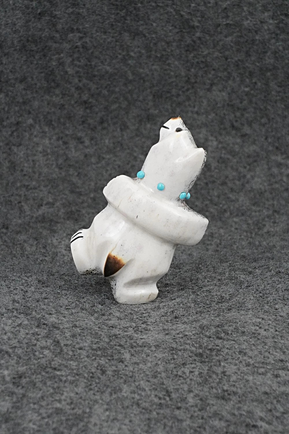 Bear Zuni Fetish Carving - Claudia Peina