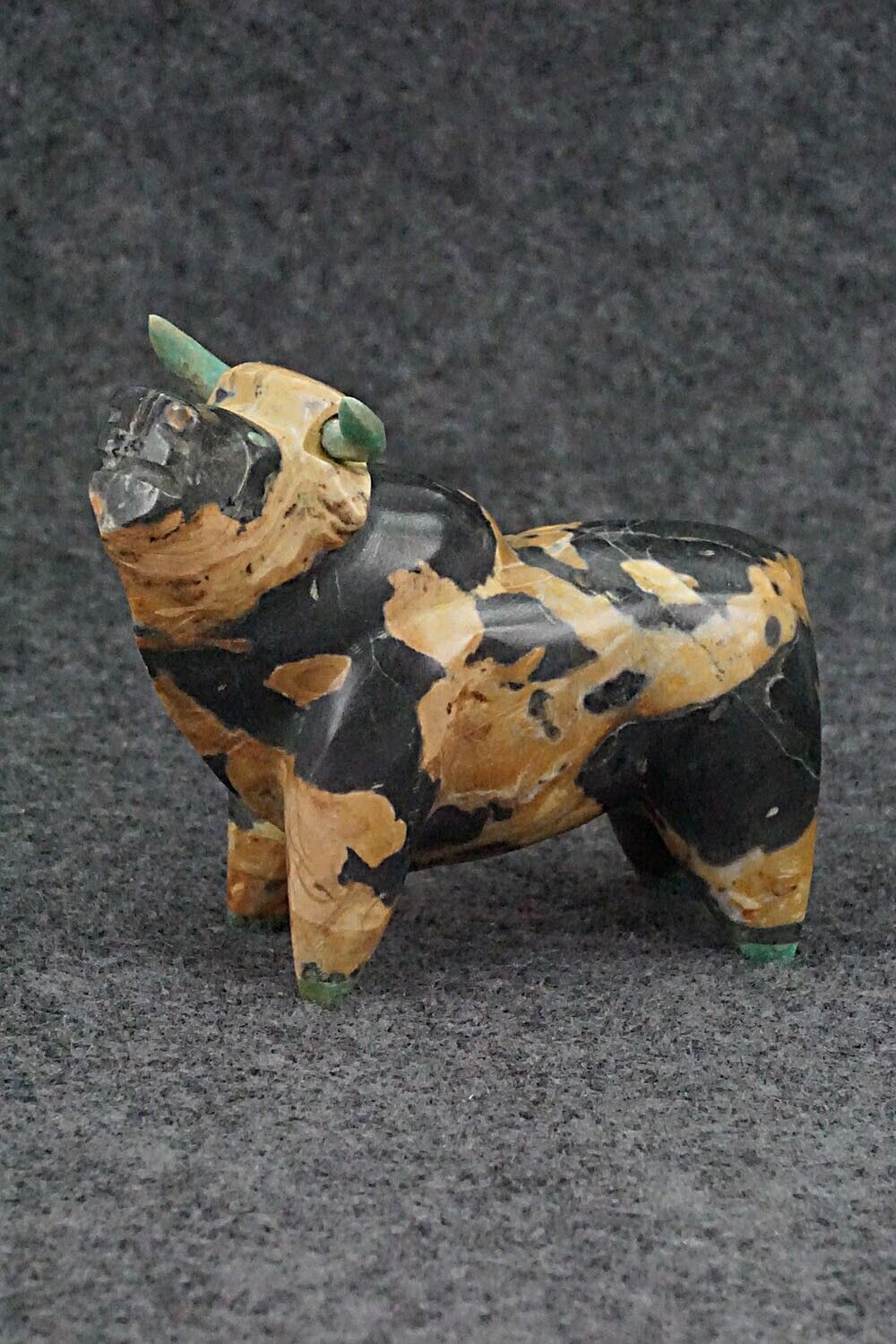 Bull Zuni Fetish Carving - Enrike Leekya