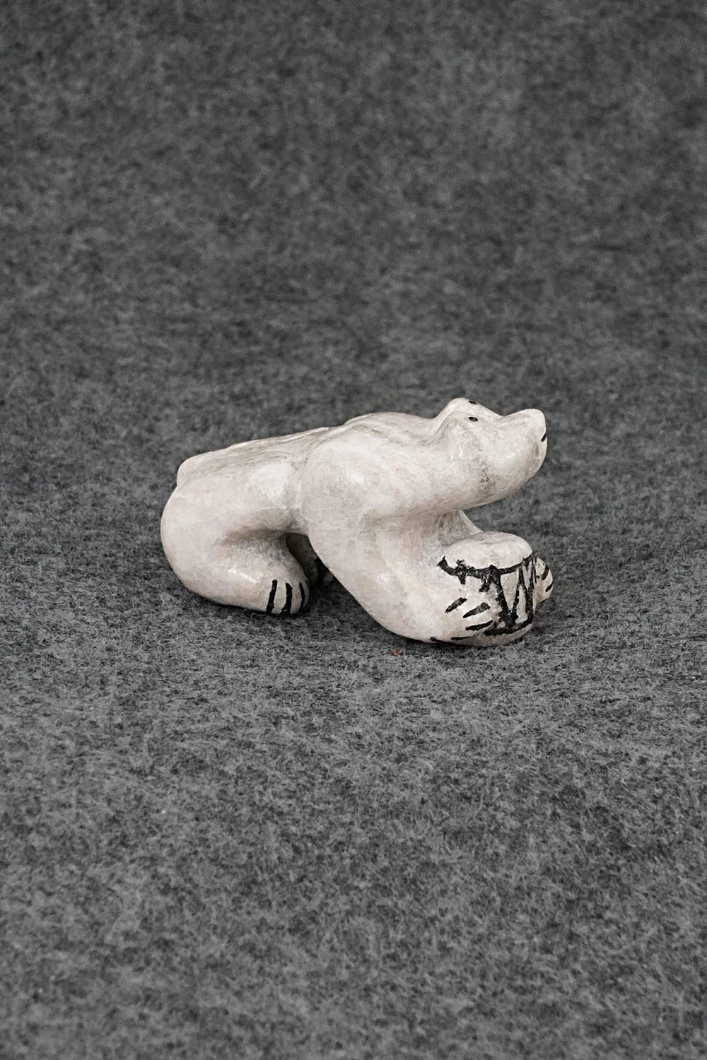 Bear Zuni Fetish Carving - Rick Kallestewa