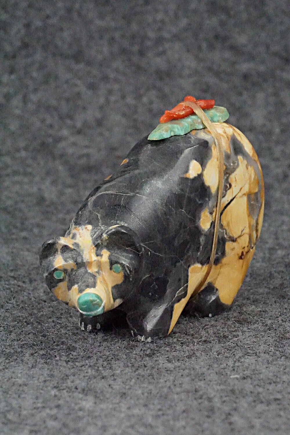 Bear Zuni Fetish Carving - Enrike Leekya