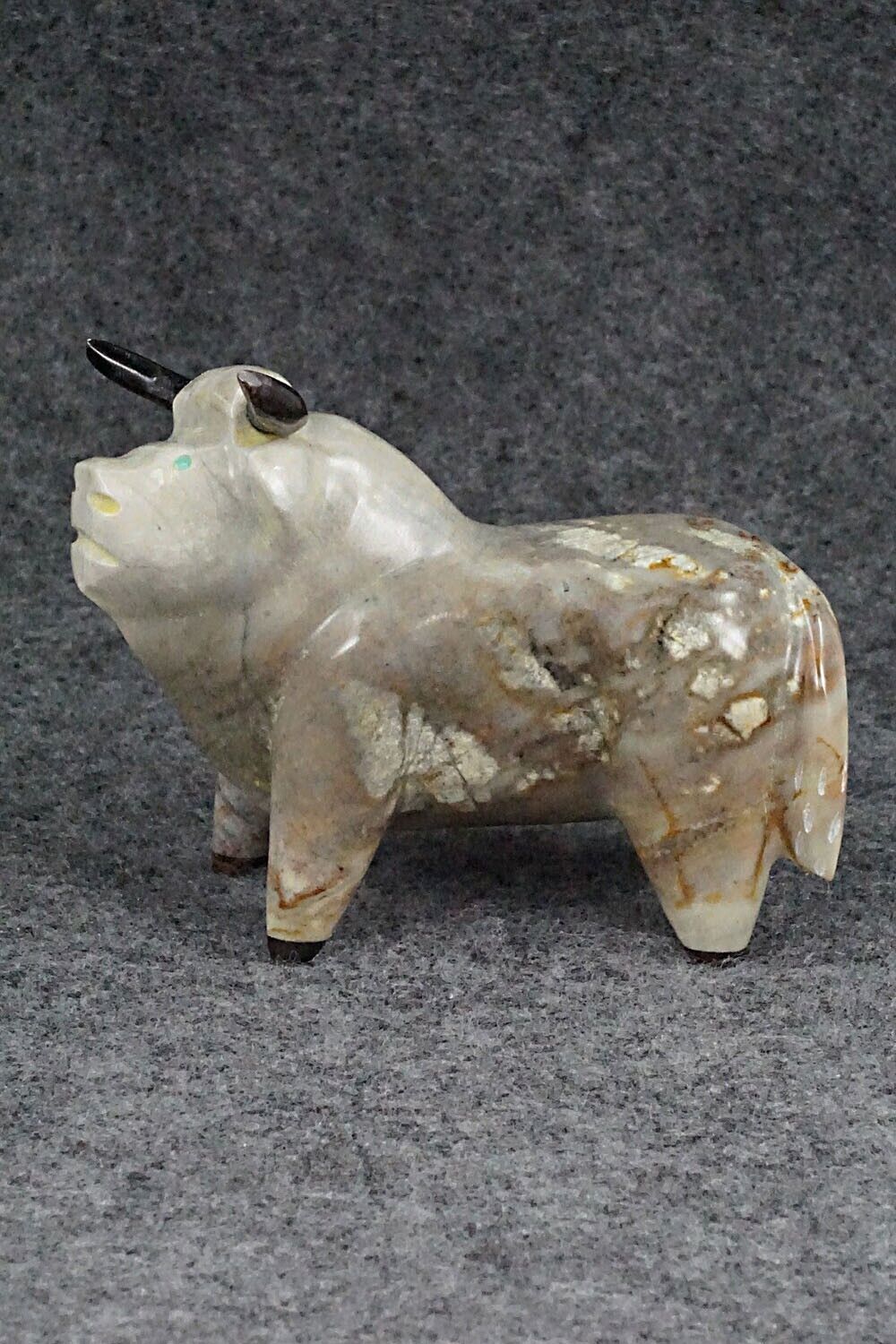 Bull Zuni Fetish Carving - Enrike Leekya