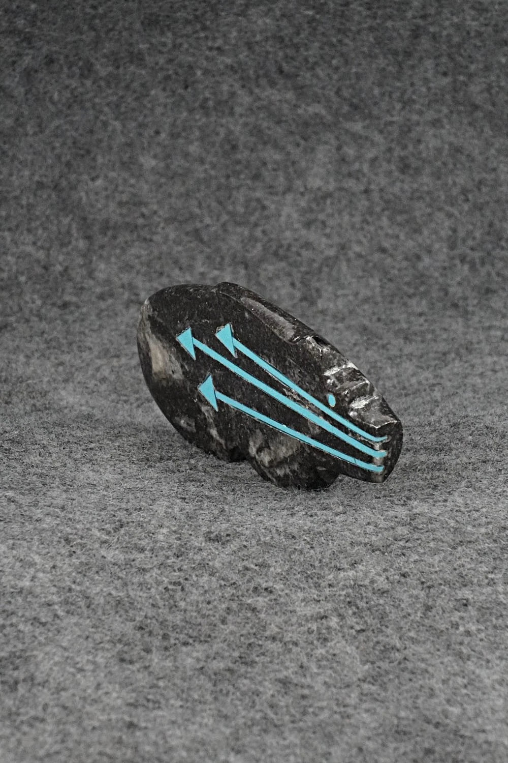 Bear Zuni Fetish Carving - Bernard Laiwekete