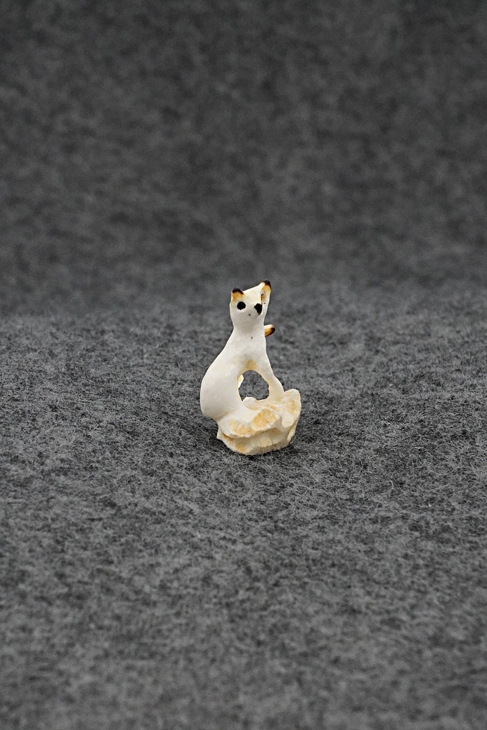Cat Zuni Fetish Carving - Ruben Najera