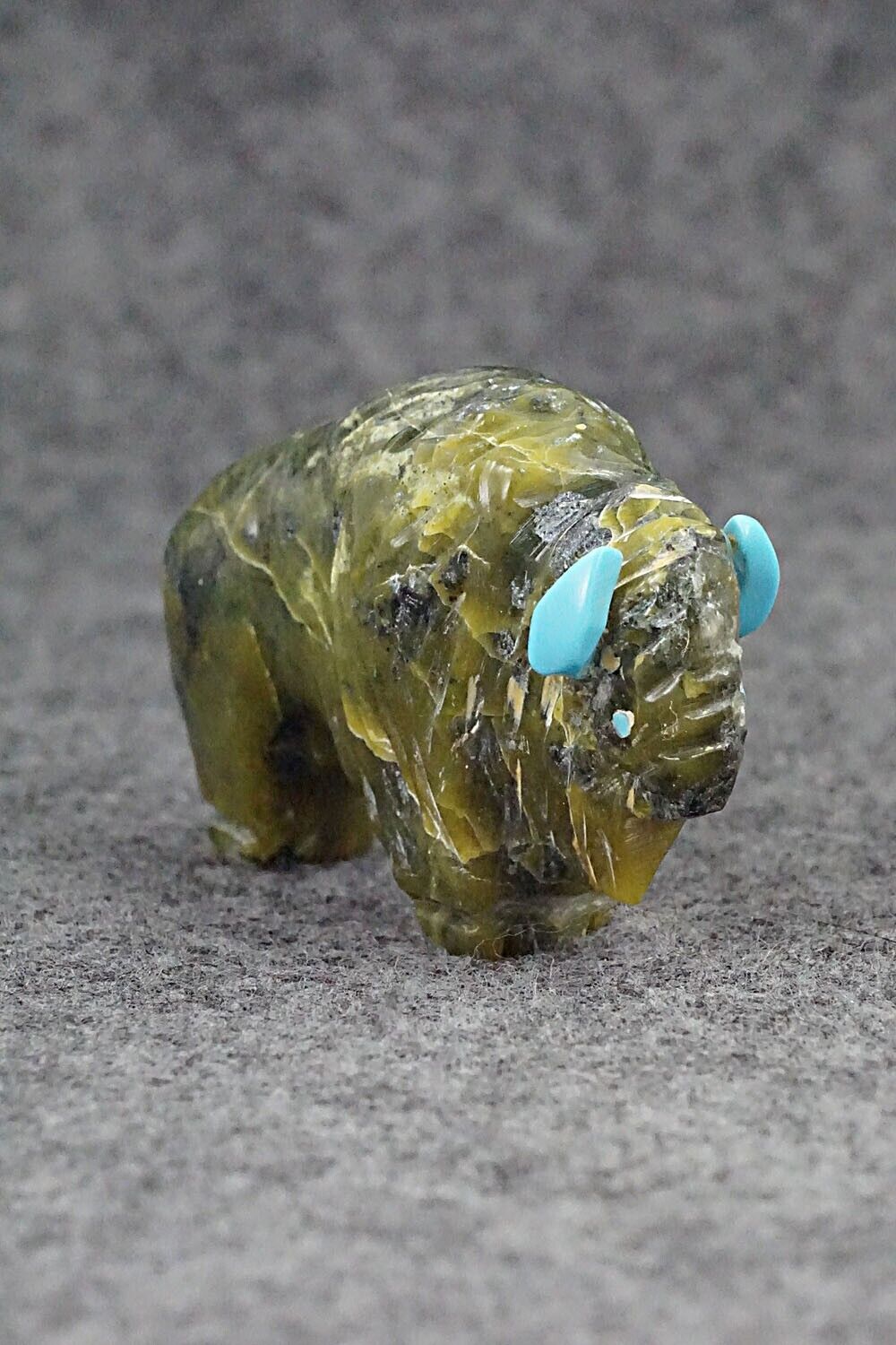 Buffalo Zuni Fetish Carving - Kevin Quam