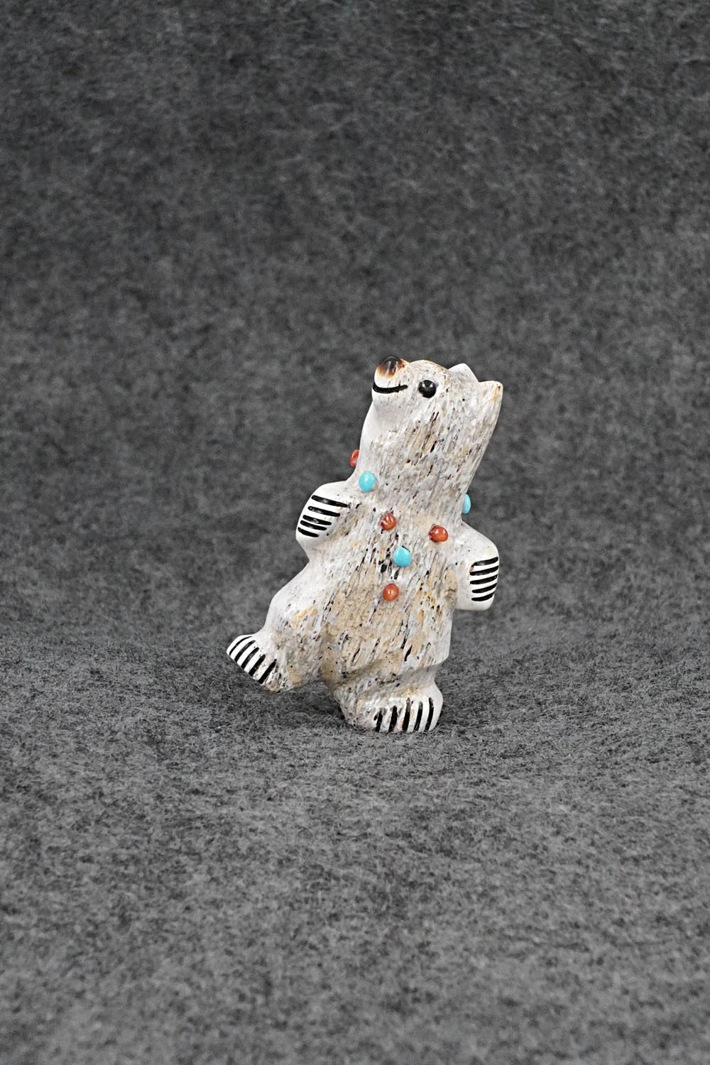 Bear Zuni Fetish Carving - Claudia Peina