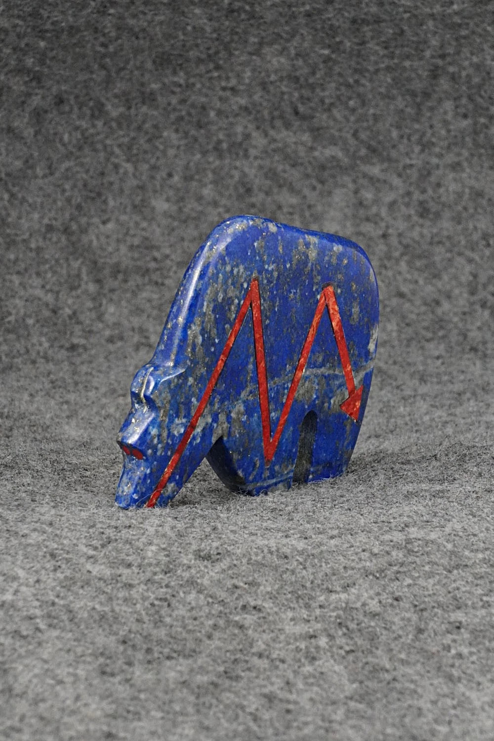 Bear Zuni Fetish Carving - Bernard Laiwekete
