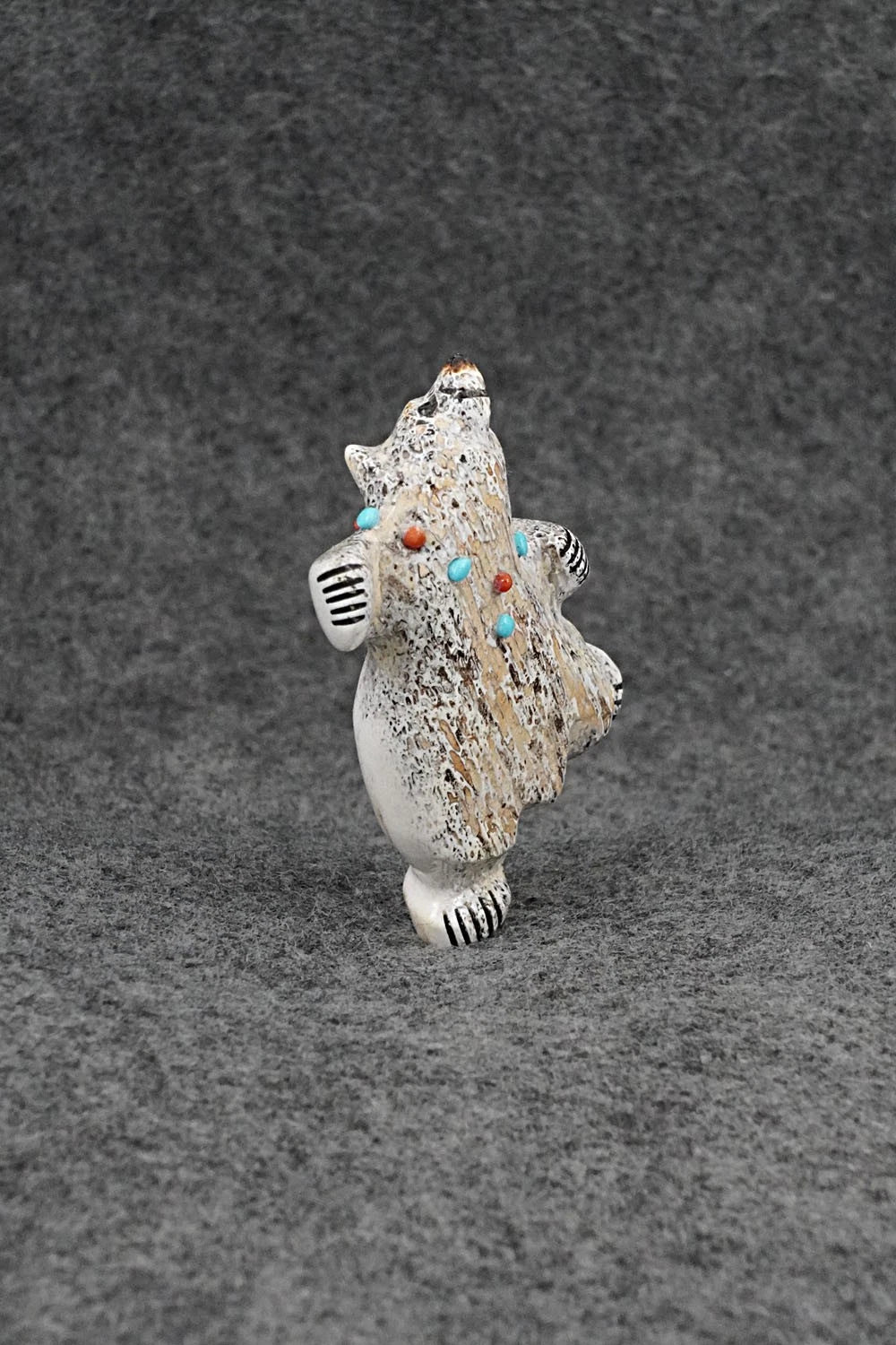 Bear Zuni Fetish Carving - Claudia Peina
