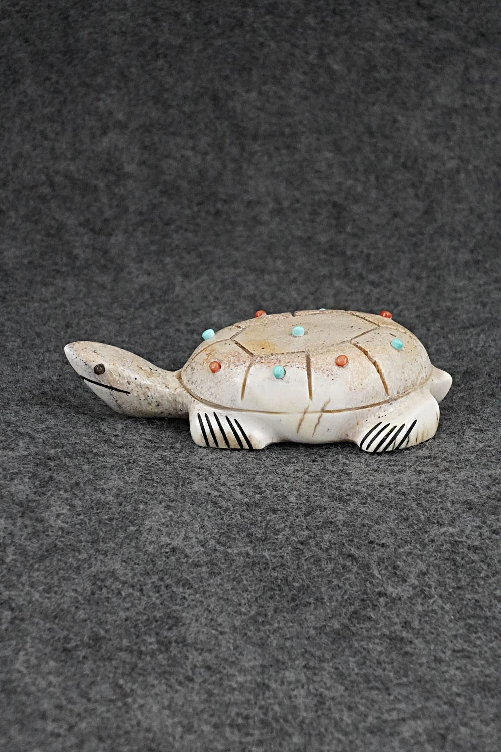 Turtle Zuni Fetish Carving - Claudia Peina