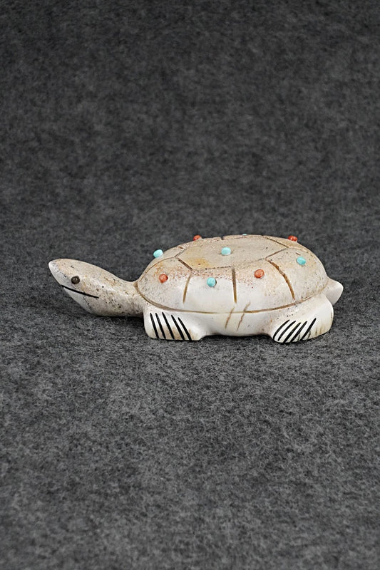 Turtle Zuni Fetish Carving - Claudia Peina