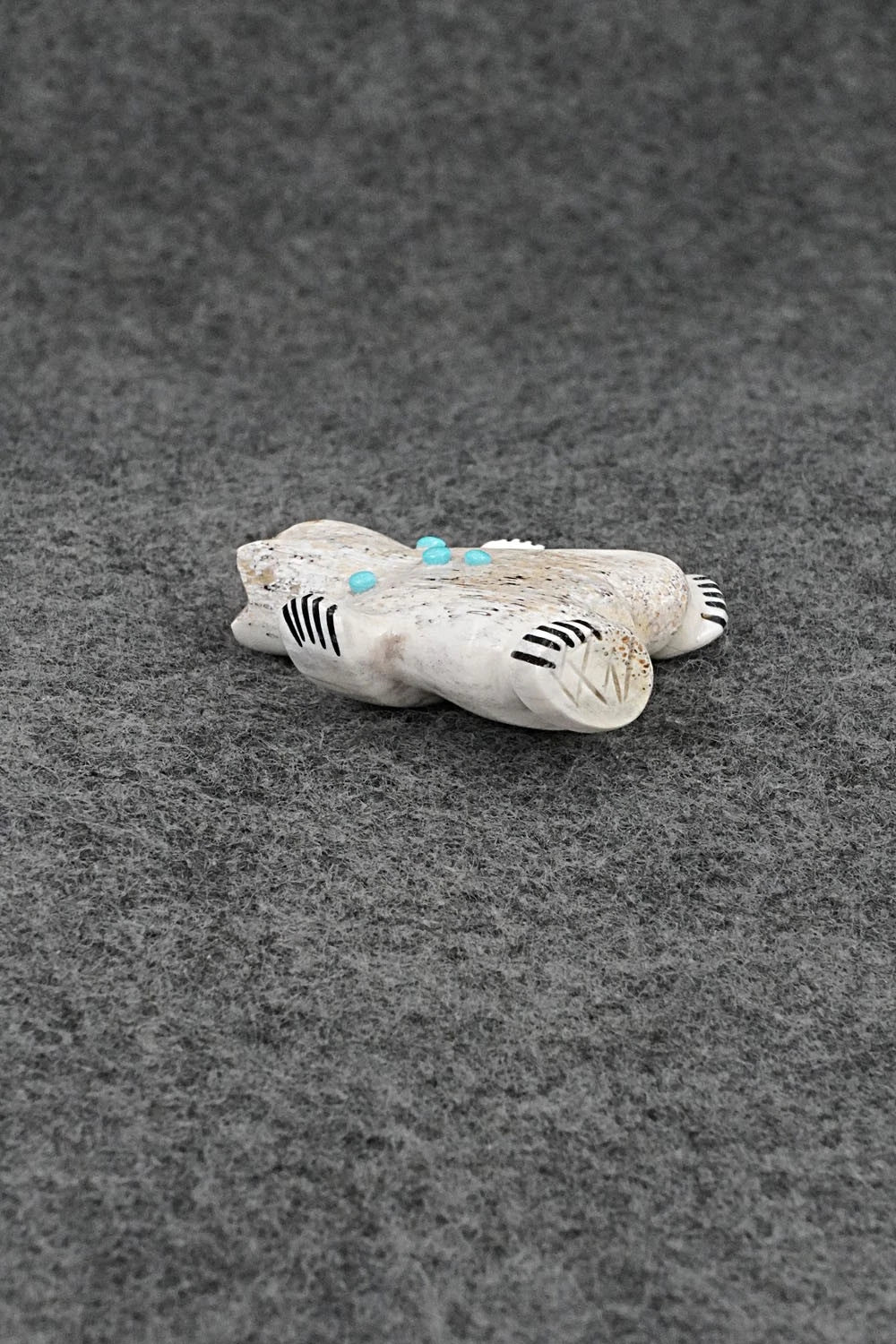 Bear Zuni Fetish Carving - Claudia Peina
