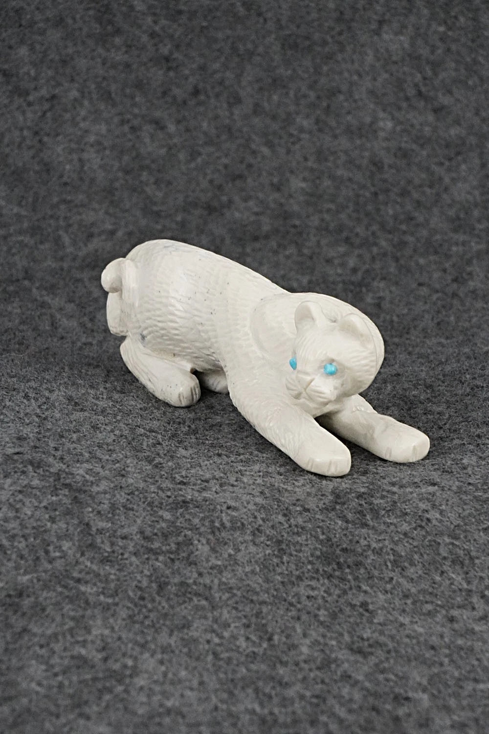 Mountain Lion Zuni Fetish Carving - Wilfred Cheama