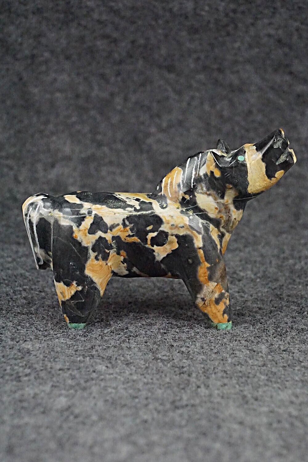 Horse Zuni Fetish Carving - Enrike Leekya