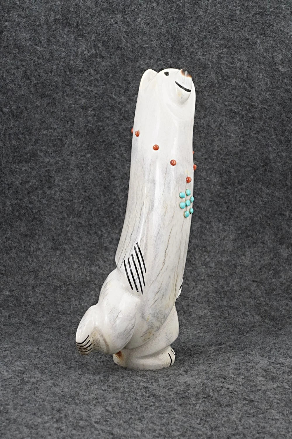 Bear Zuni Fetish Carving - Claudia Peina
