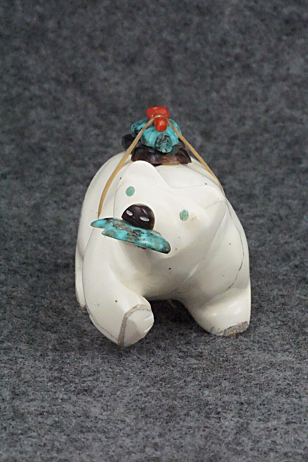 Bear with Fish Zuni Fetish Carving - Enrike Leekya