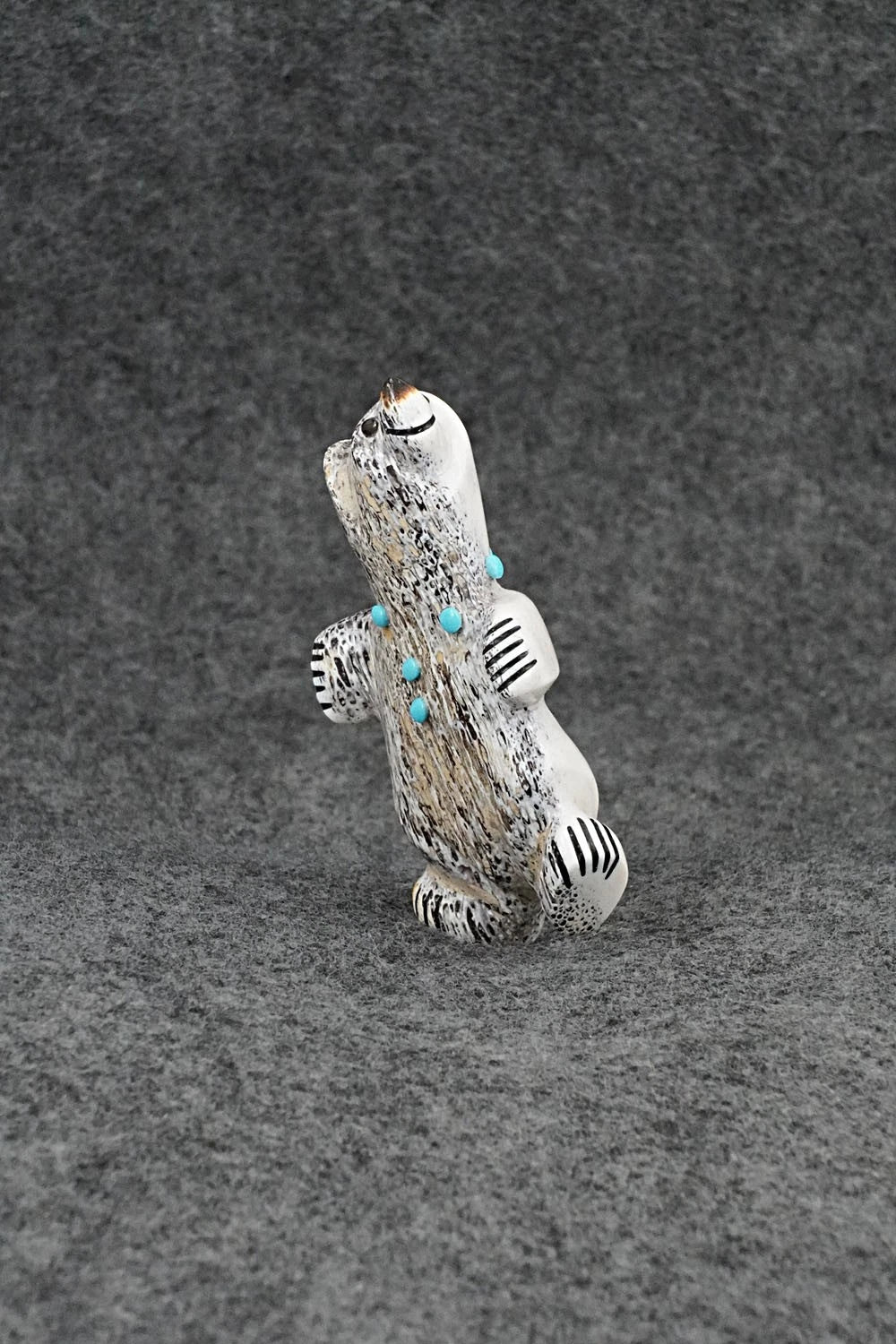 Bear Zuni Fetish Carving - Claudia Peina