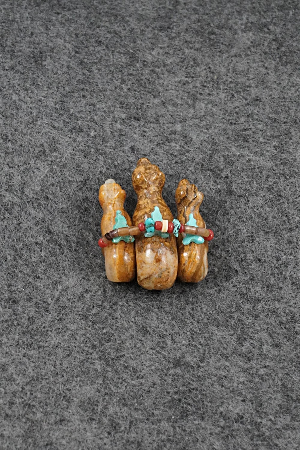 Bear Zuni Fetish Carving - Lorae Lonasee