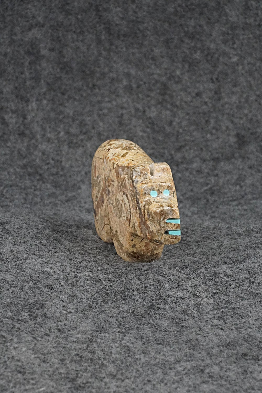 Bear Zuni Fetish Carving - Bernard Laiwakete