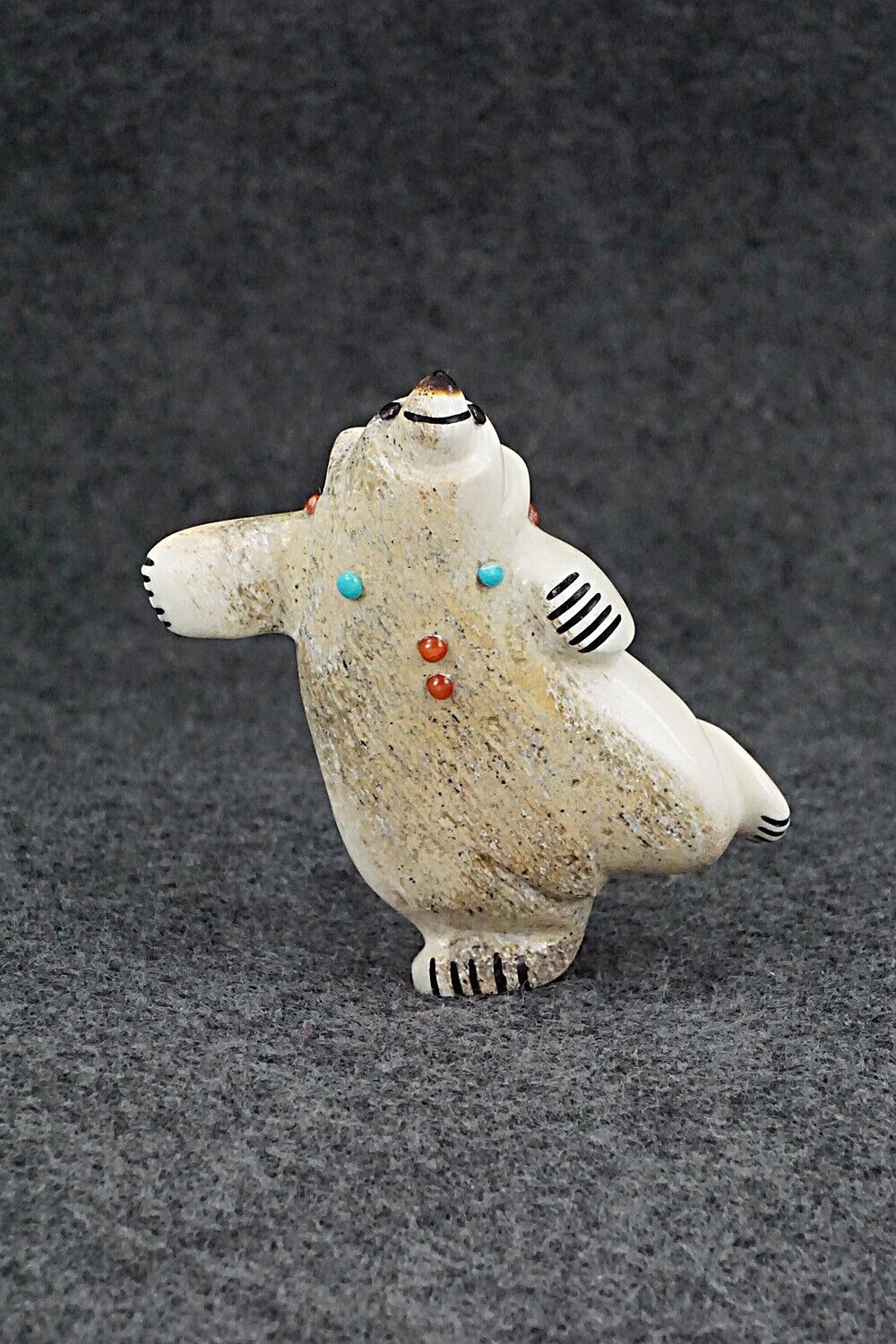 Bear Zuni Fetish Carving - Claudia Peina