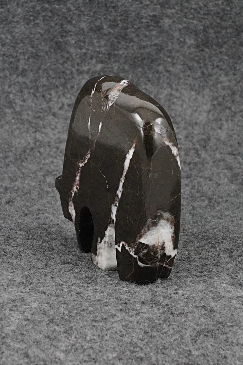 Bear Zuni Fetish Carving - Kenric Laiwakete