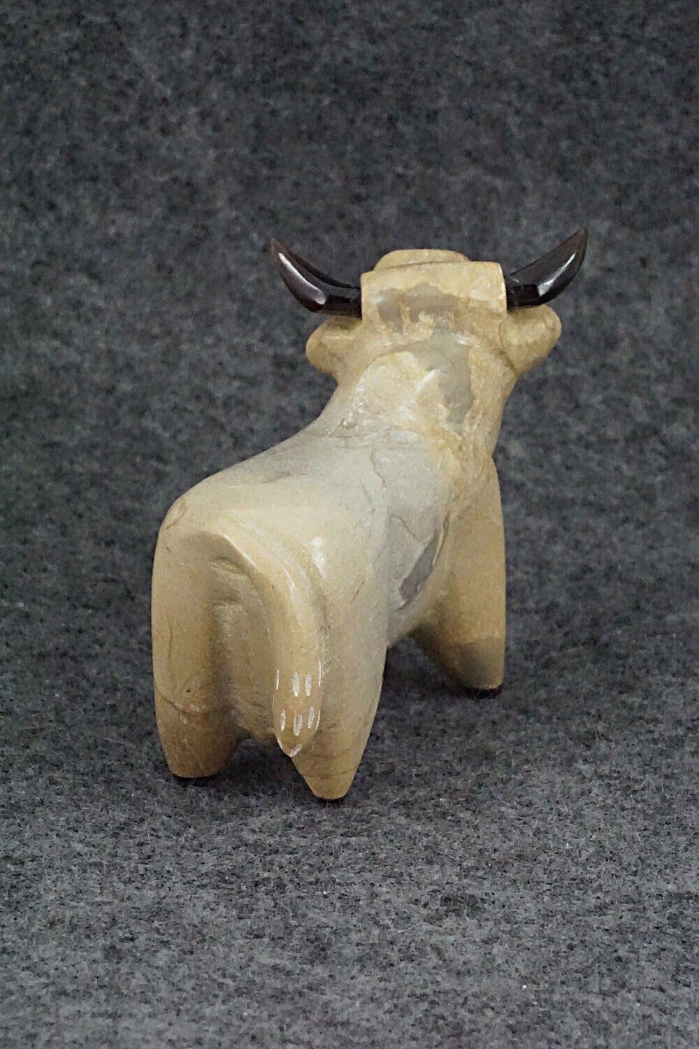 Bull Zuni Fetish Carving - Enrike Leekya