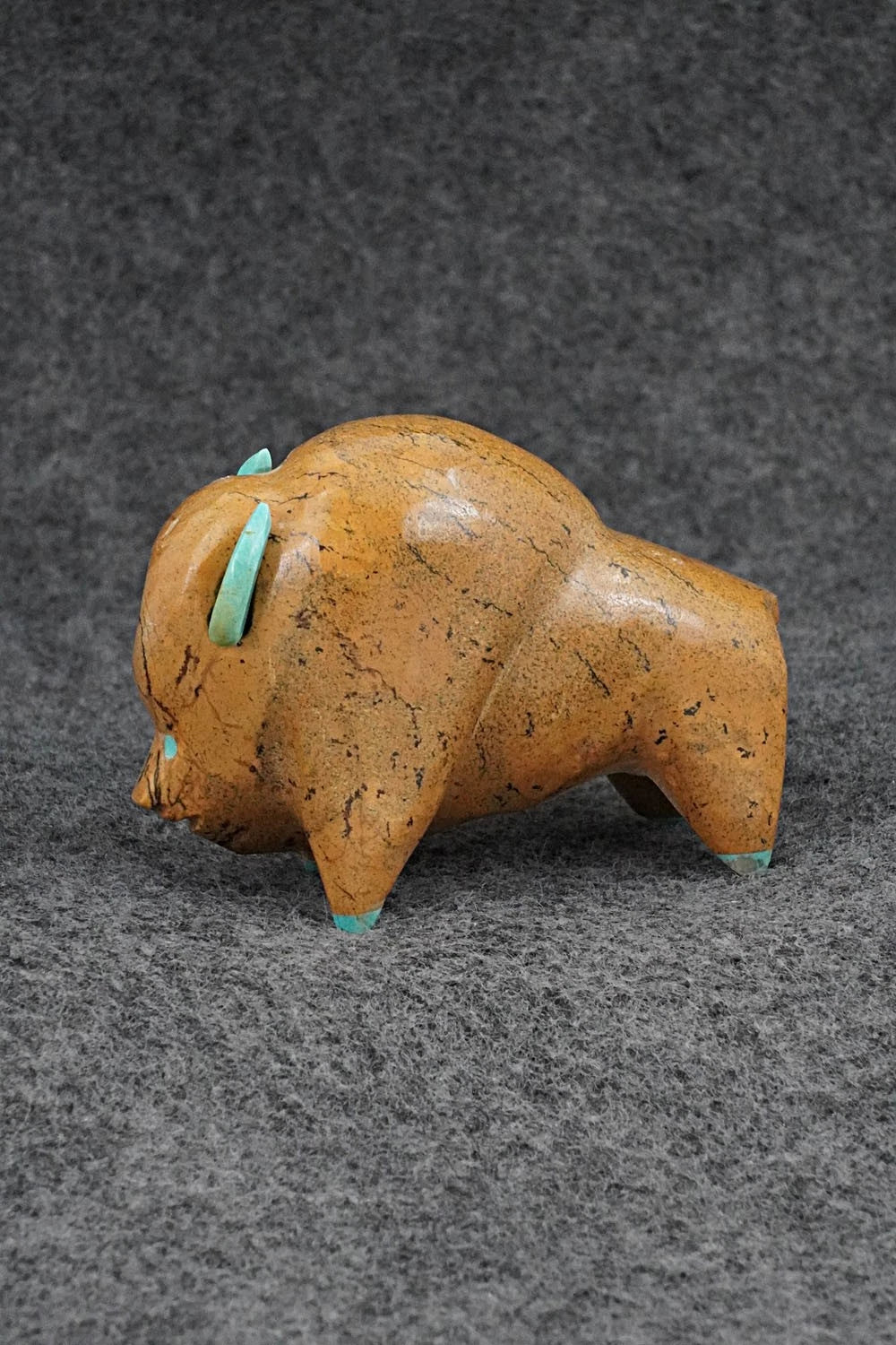 Buffalo Zuni Fetish Carving - Enrike Leekya