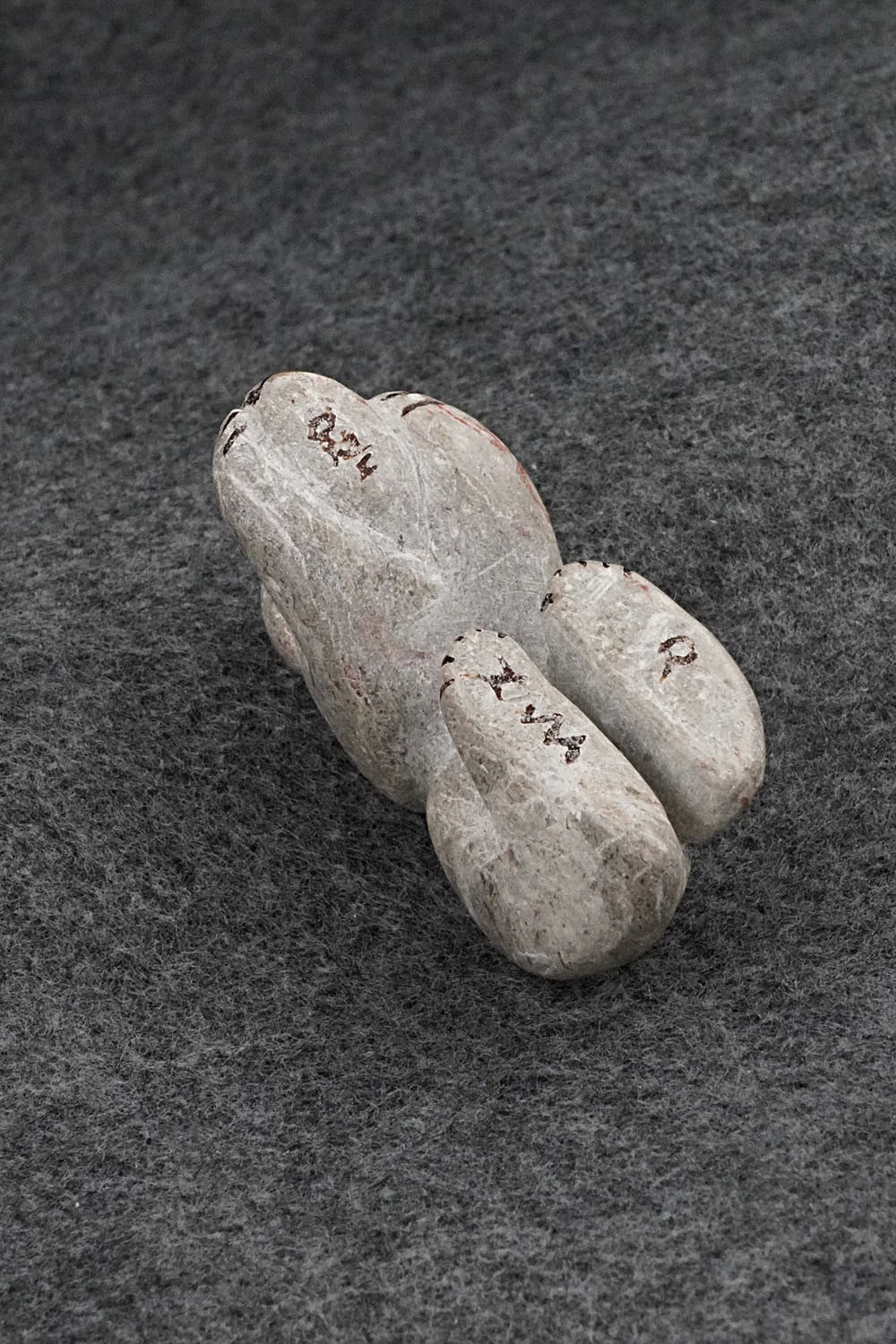 Bear Zuni Fetish Carving - Rick Kallestewa