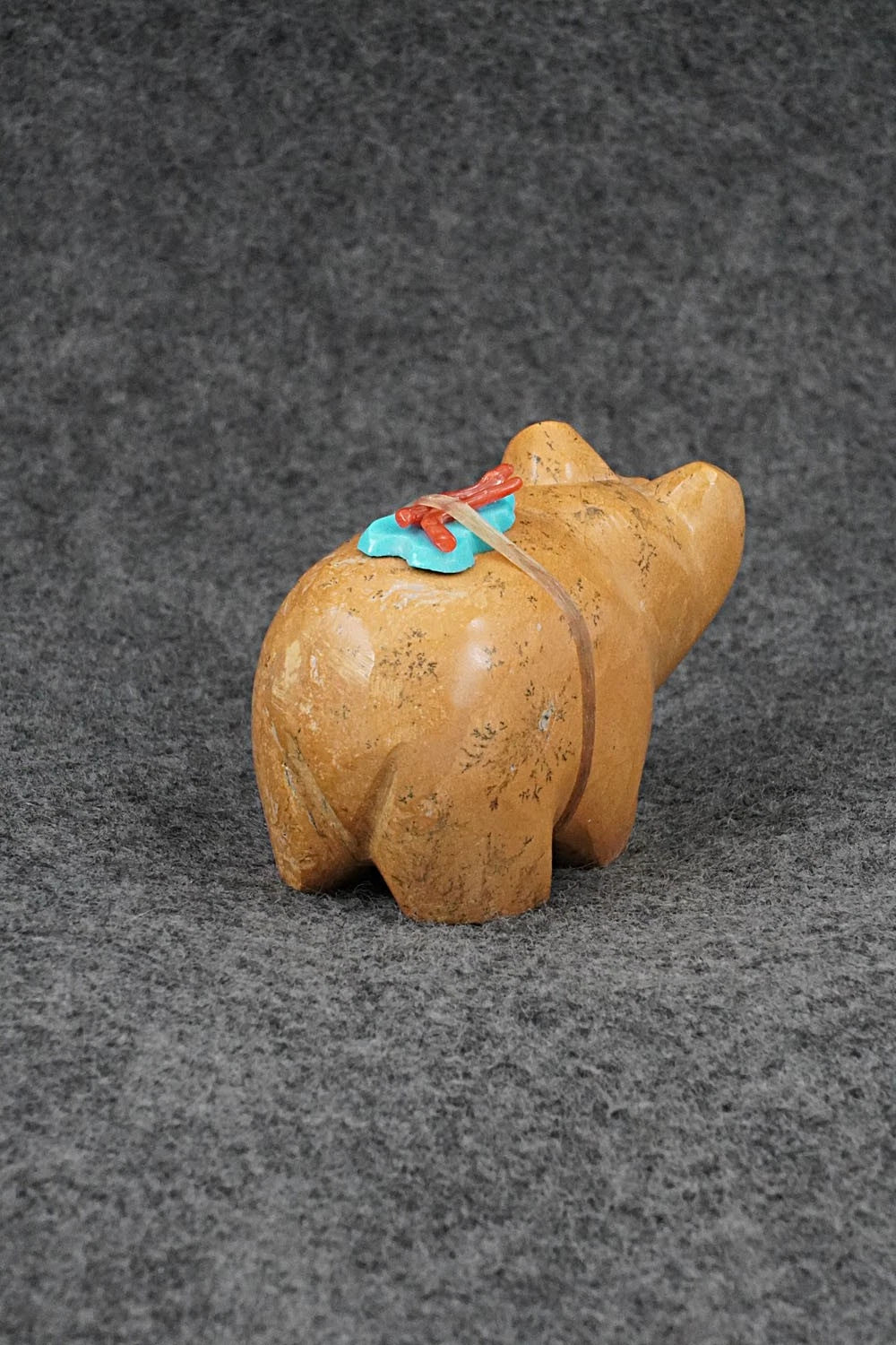 Bear Zuni Fetish Carving - Enrike Leekya