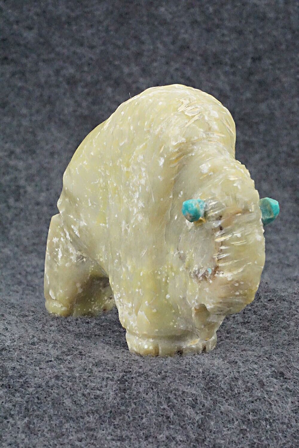Buffalo Zuni Fetish Carving - Kevin Quam