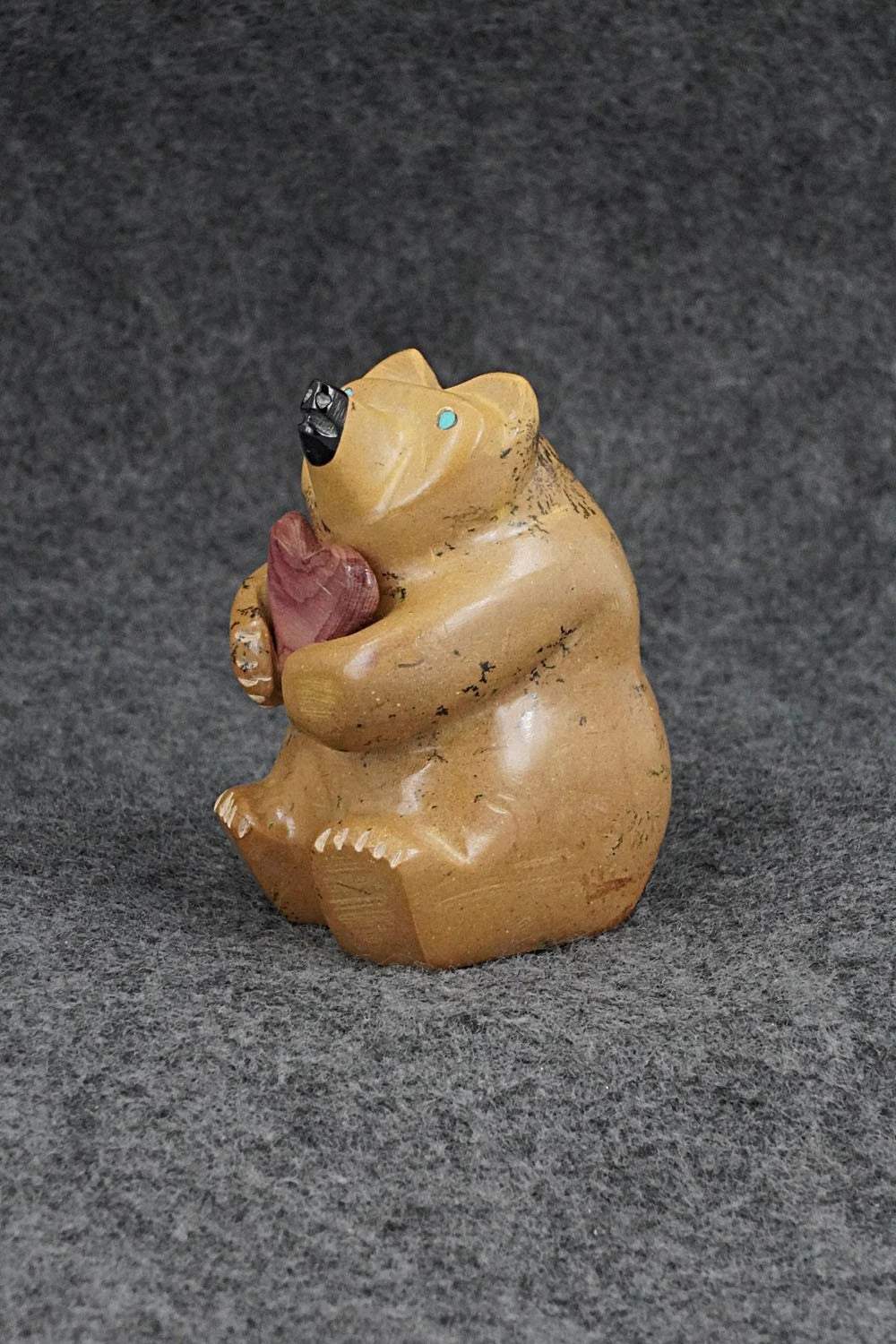 Bear Zuni Fetish Carving - Enrike Leekya