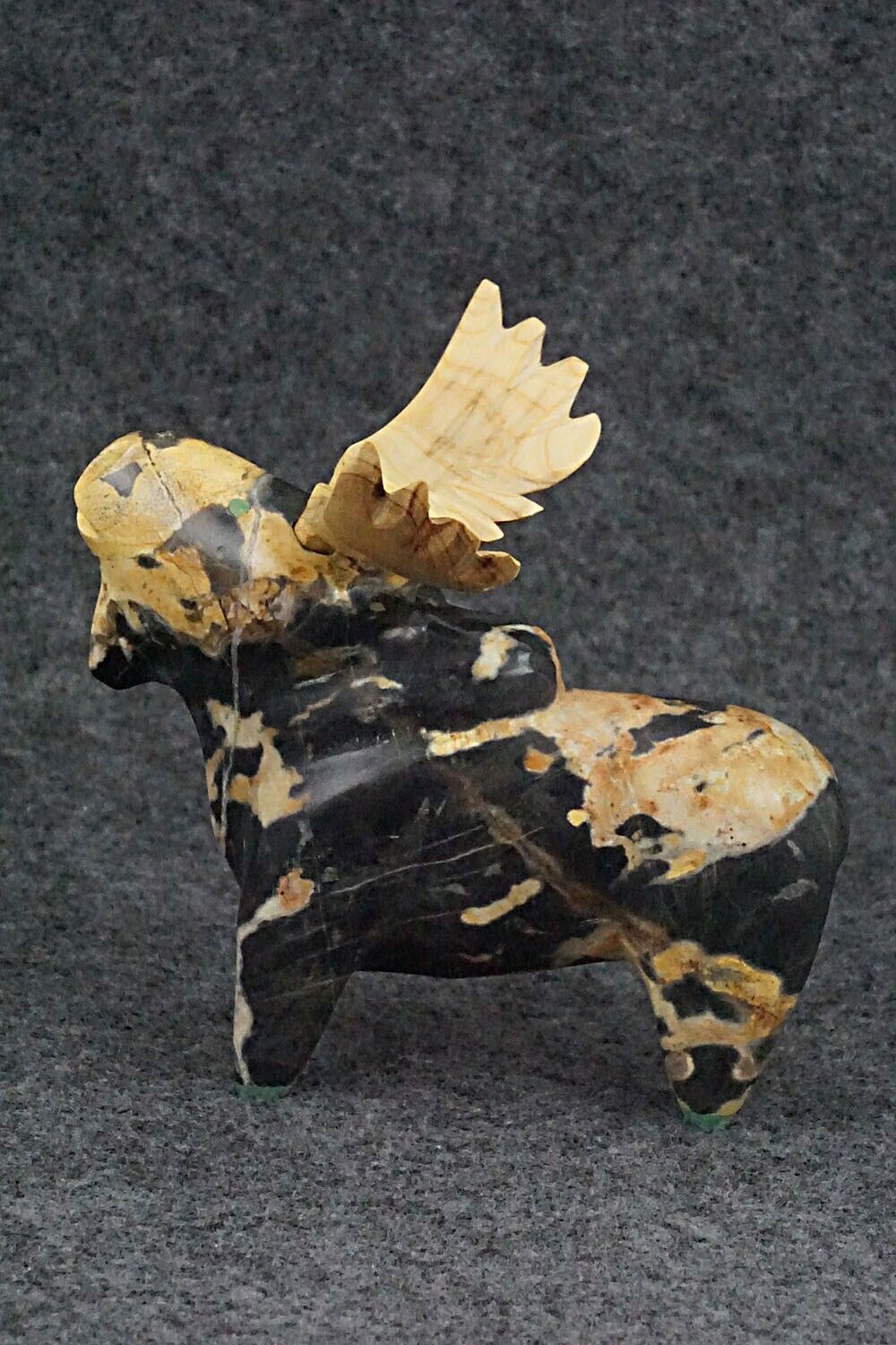 Moose Zuni Fetish Carving - Enrike Leekya