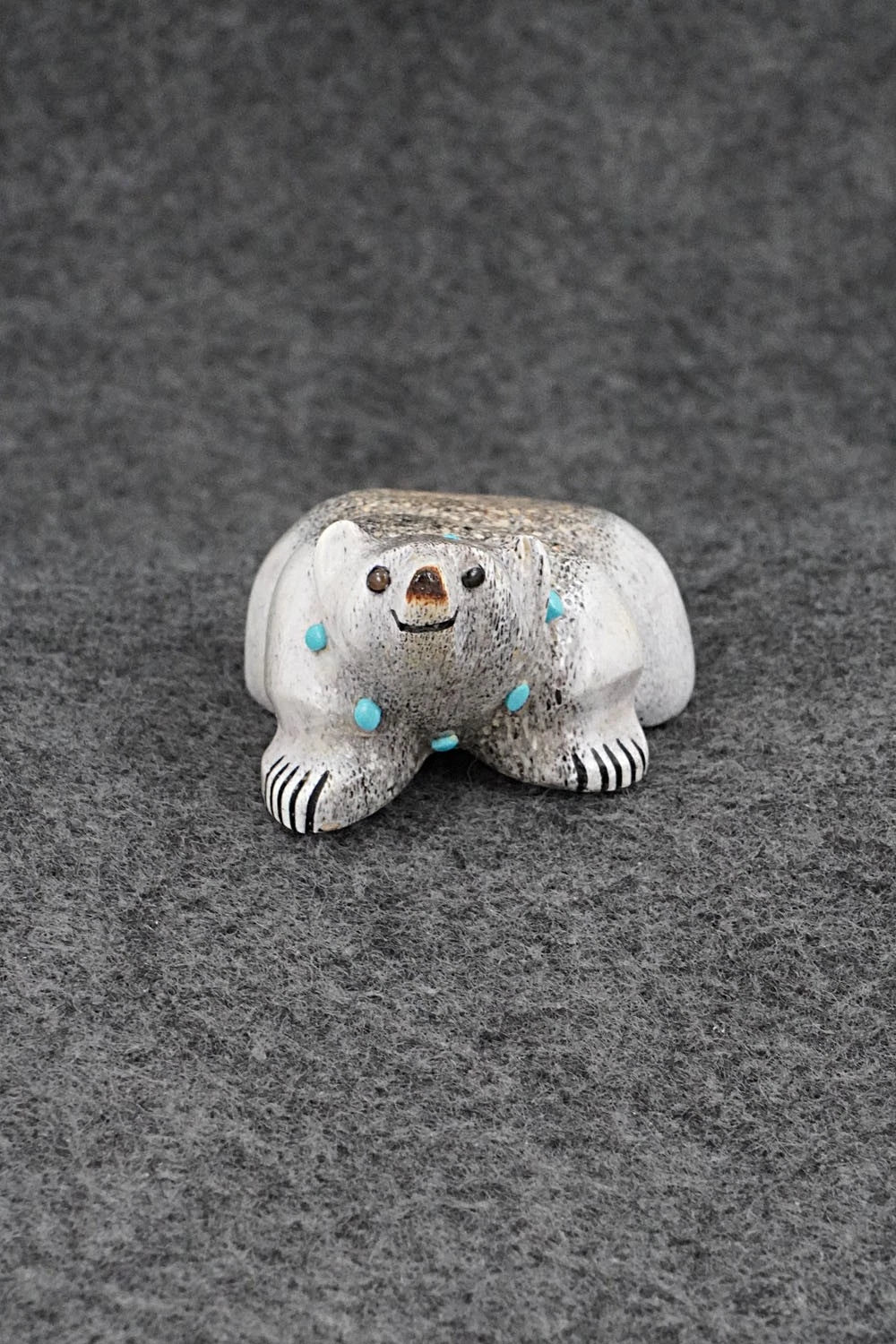 Bear Zuni Fetish Carving - Claudia Peina