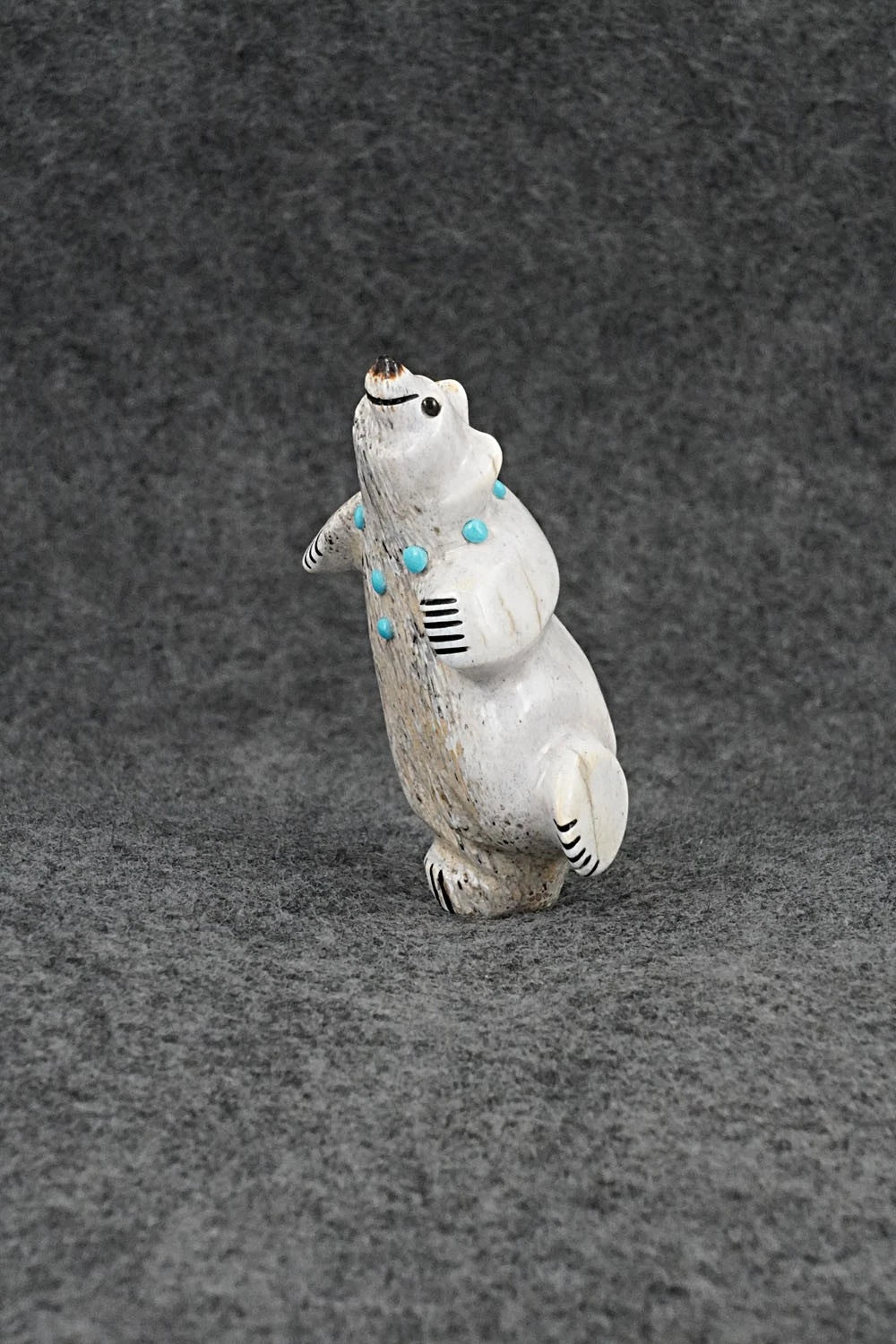 Bear Zuni Fetish Carving - Claudia Peina