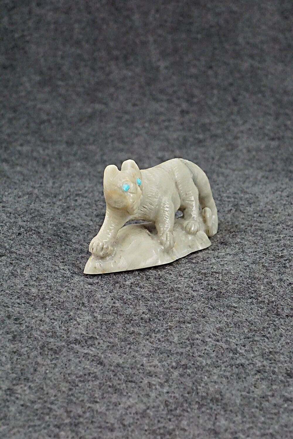 Mountain Lion Zuni Fetish Carving - David Cheama