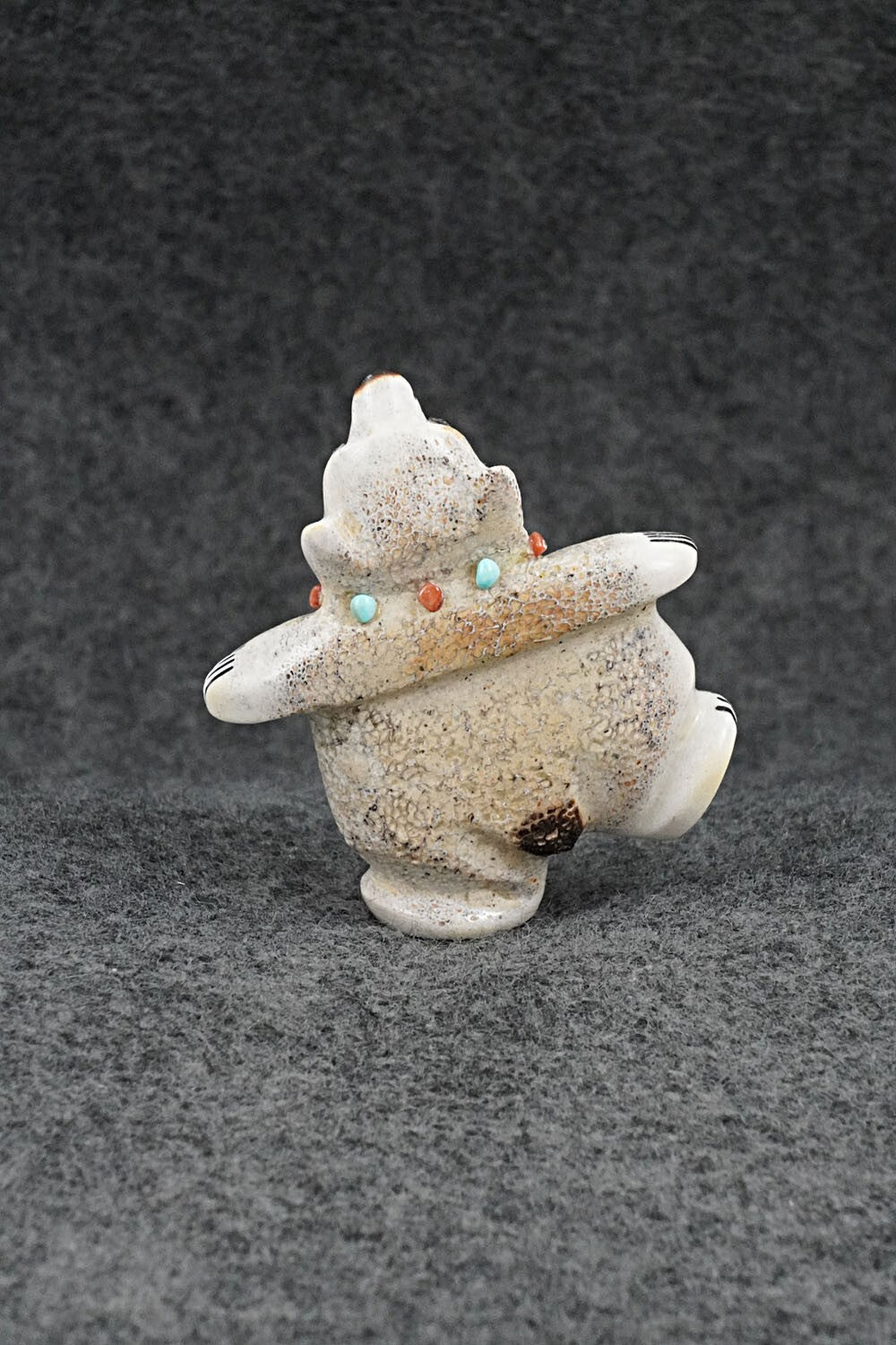 Bear Zuni Fetish Carving - Claudia Peina