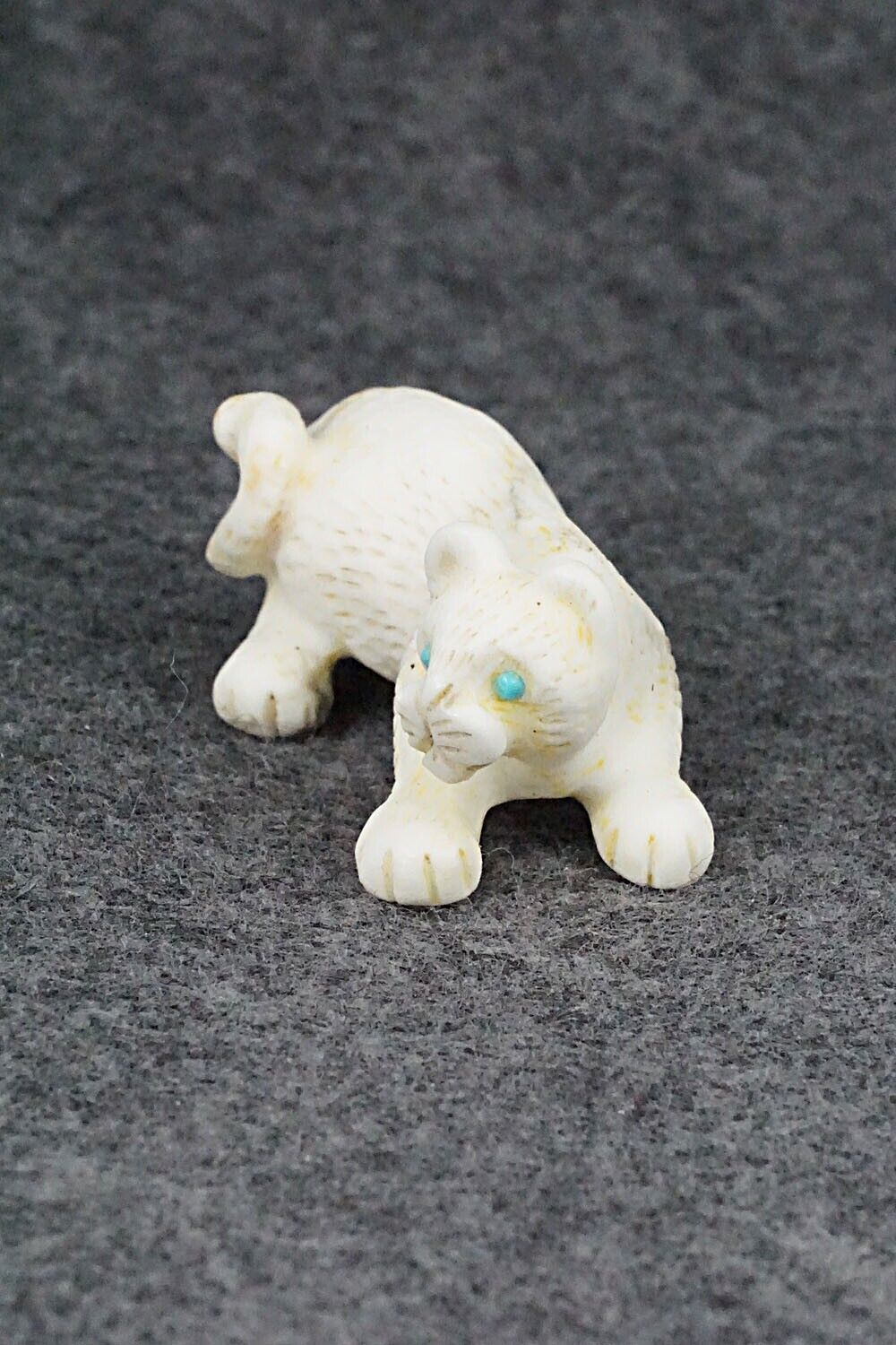 Mountain Lion Zuni Fetish Carving - Wilfred Cheama