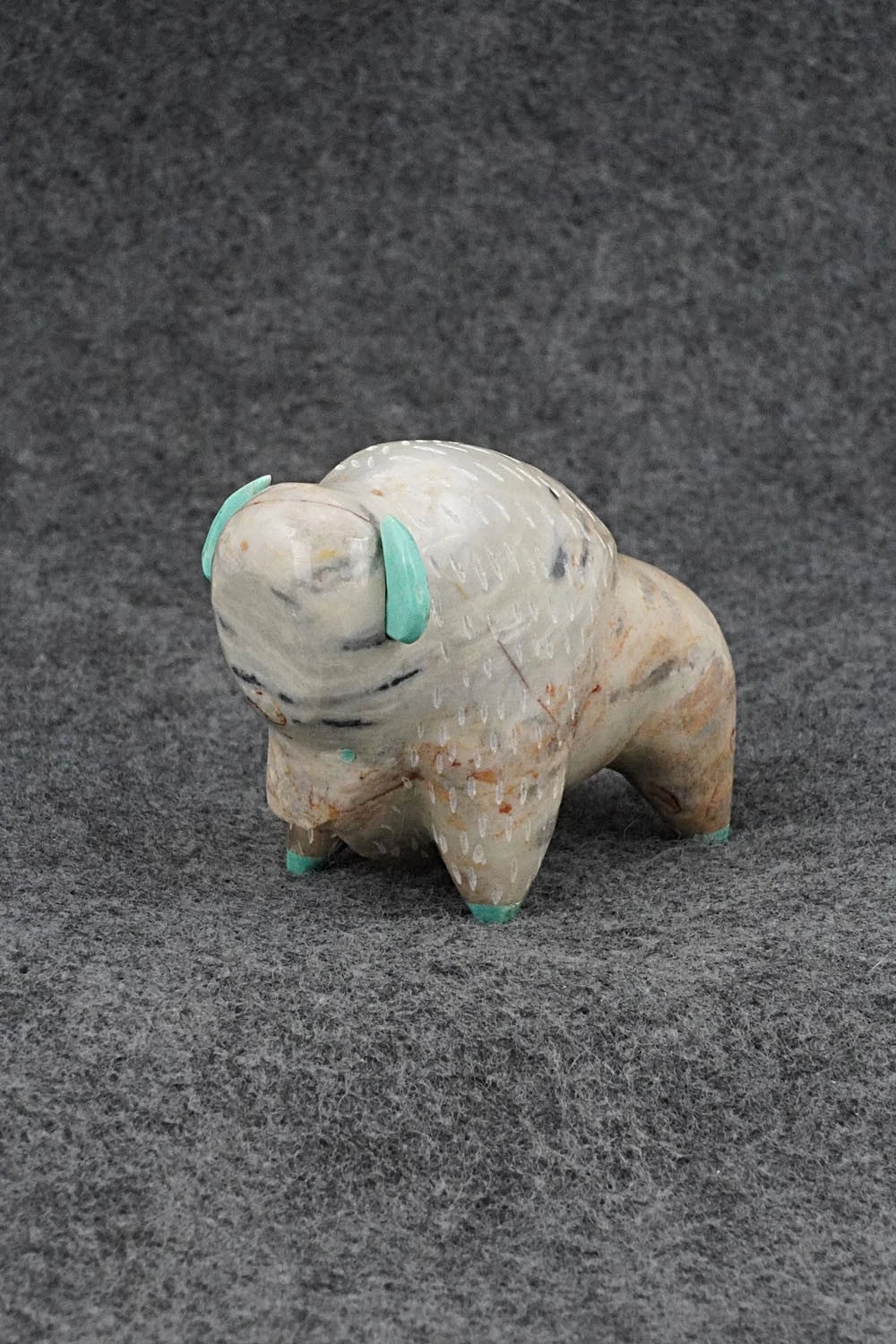 Buffalo Zuni Fetish Carving - Enrike Leekya